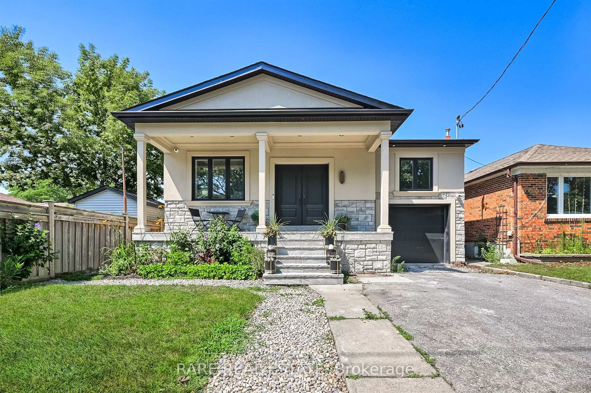 32 Bradfield Avenue, Etobicoke (Islington / Rexdale), ON M8Z 2A3 - Photo 1