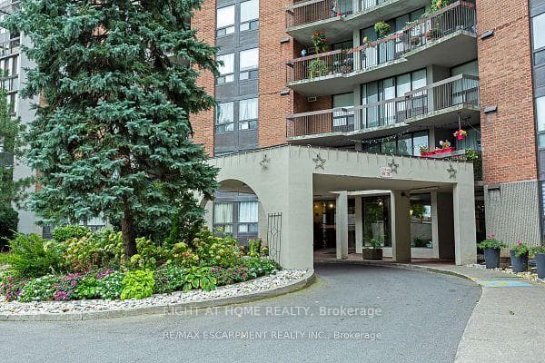 50 Mississauga Valley Boulevard Unit 114, Mississauga, ON L5A 3S2 - Photo 1