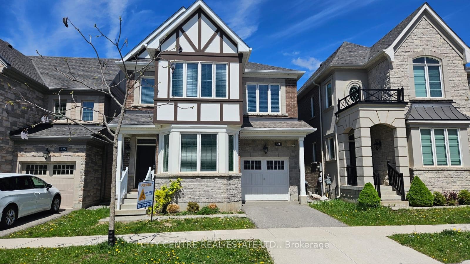 371 Begonia Gardens, Oakville