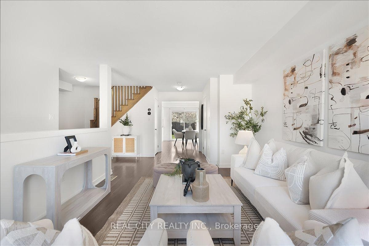 Beautiful, Spacious & Bright Main living Area