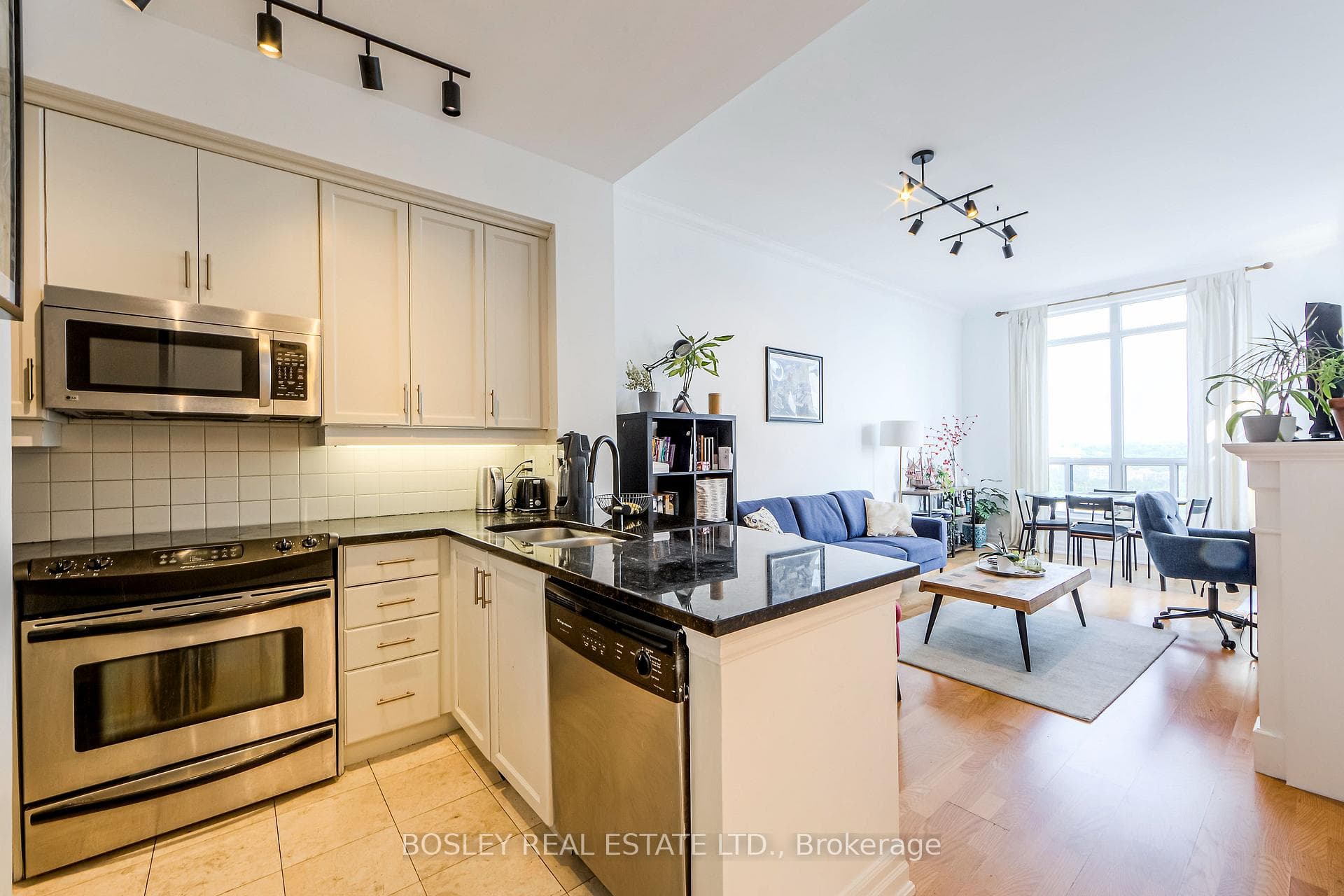 2083 Lake Shore Boulevard Unit PH09, Toronto W06