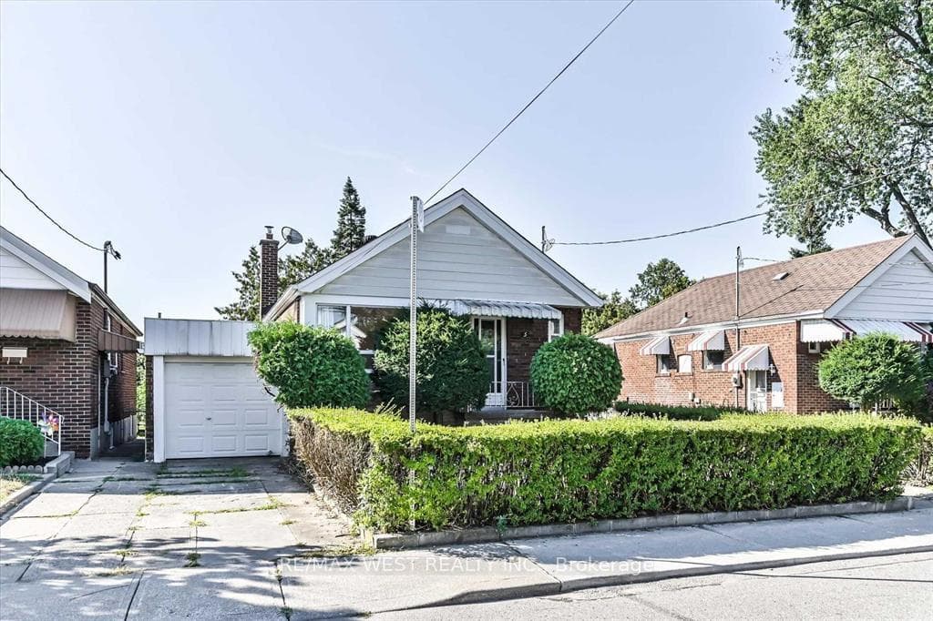 5 Dieppe Road, Danforth / East York, ON M4J 2K8 - Photo 1