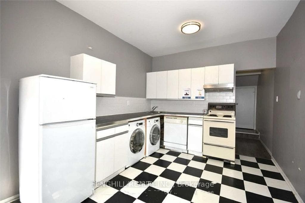 678 Bathurst Street Unit Main, Toronto C01