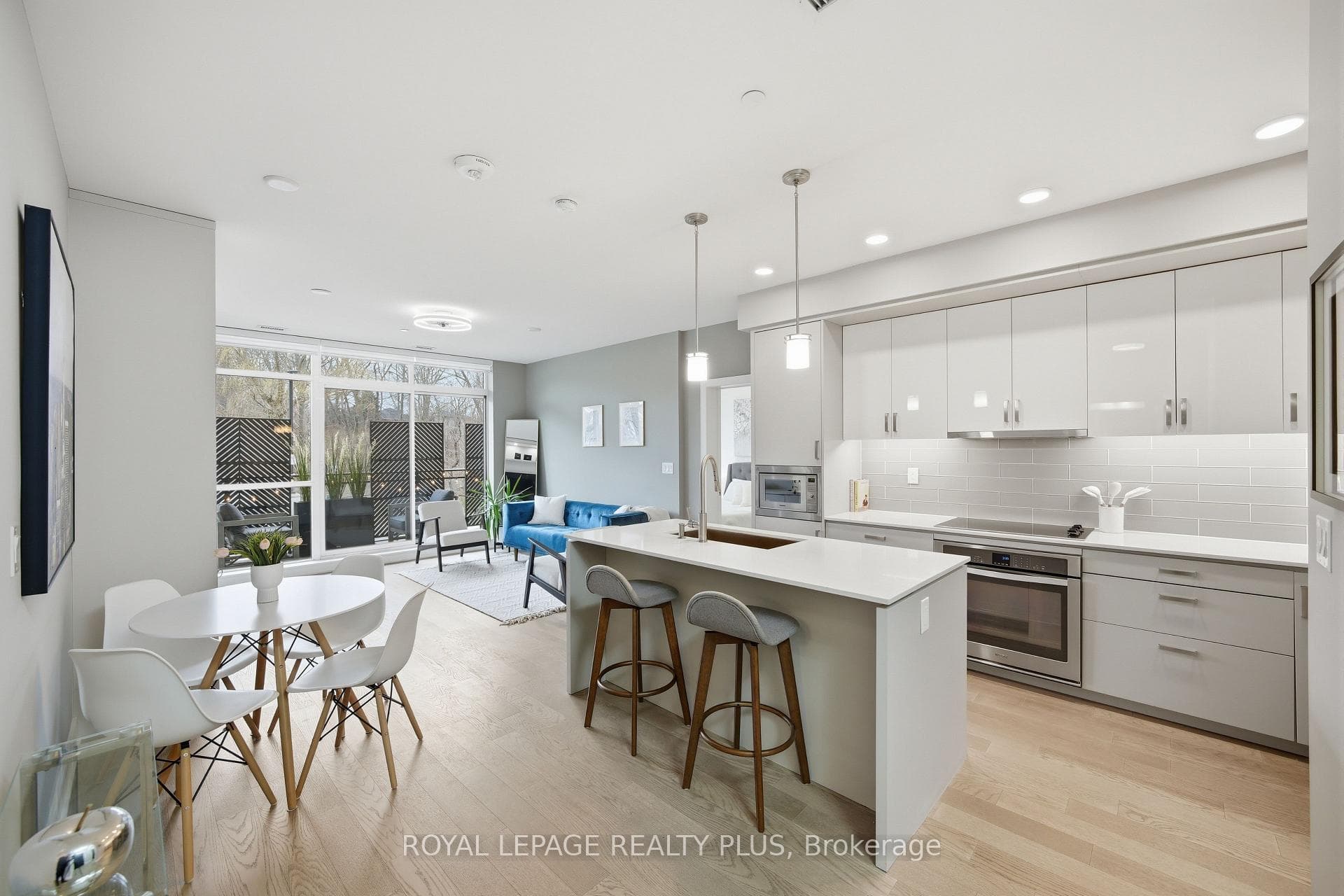 1575 Lakeshore Road Unit 105, Mississauga, ON L5J 0B1 - Photo 1