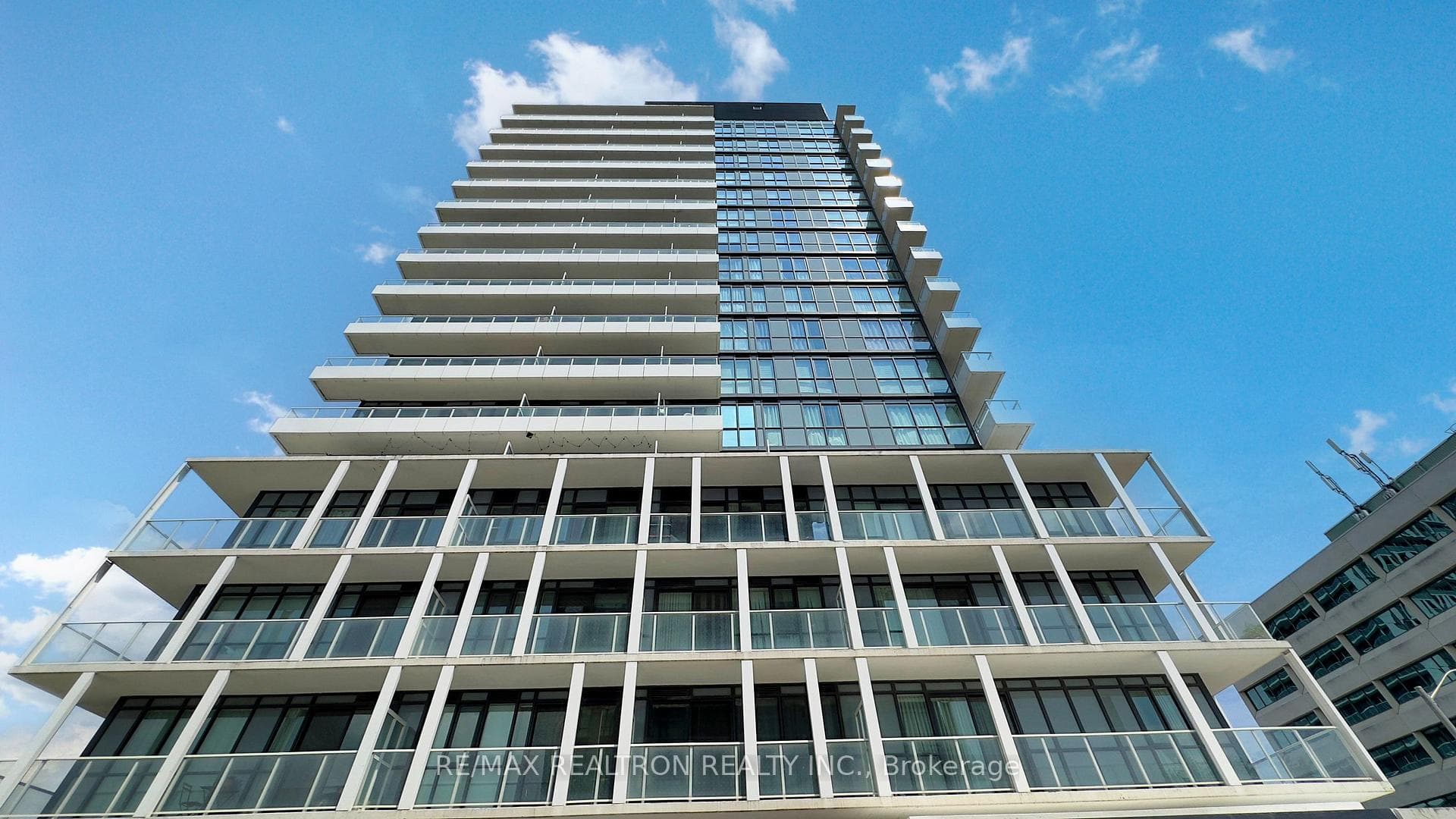 180 Fairview Mall Drive Unit 1605, Hillcrest Village / Bayview Village, ON M2J 4T1 - Photo 1