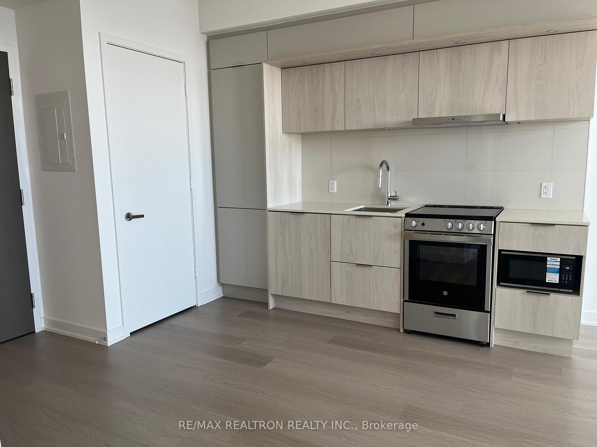 448 Burnhamthorpe Road Unit 2310, Mississauga, ON L5B 0R4 - Photo 1