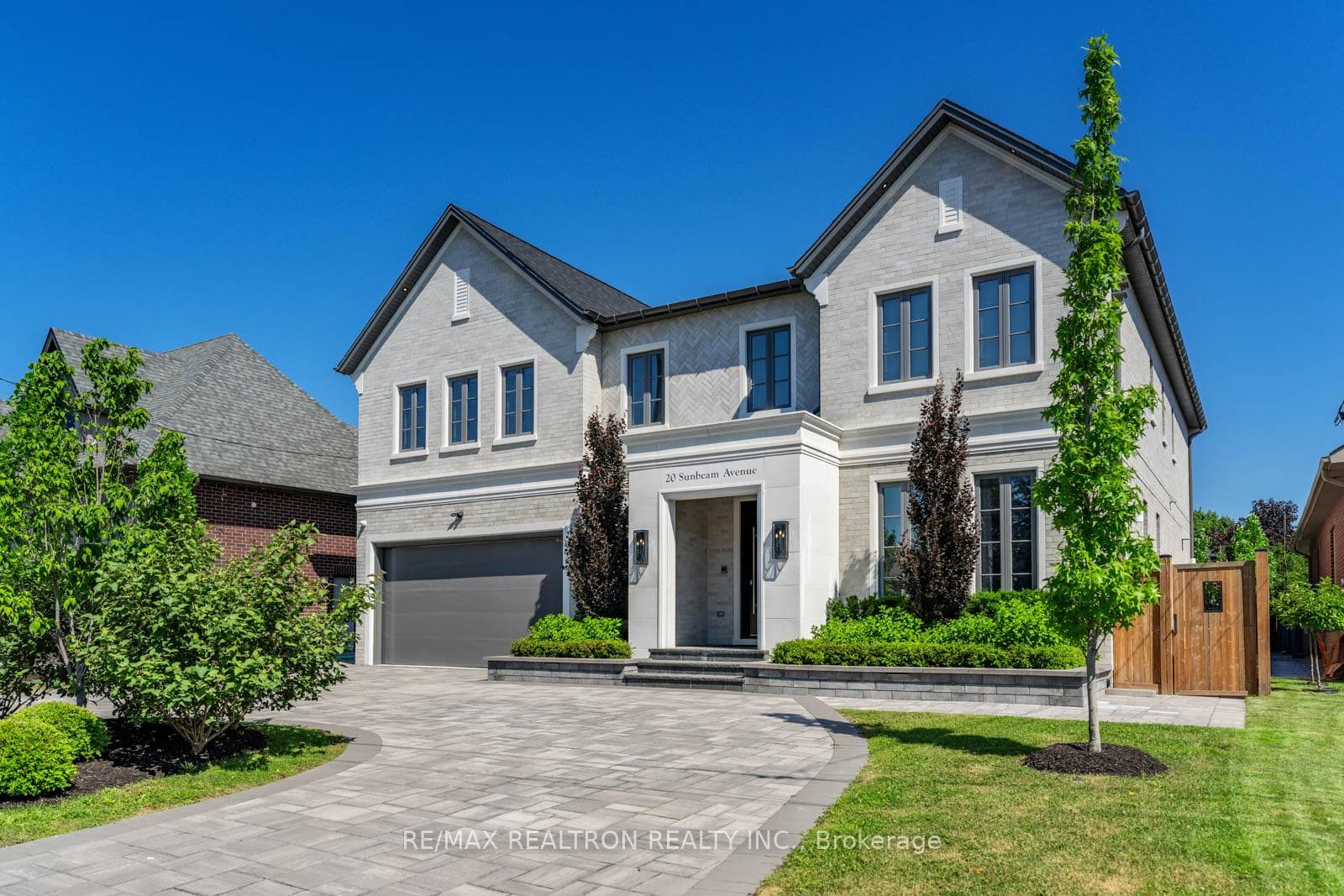 20 Sunbeam Avenue, North York (Bathurst Manor / Clanton Park), ON M3H 1W7 - Photo 1