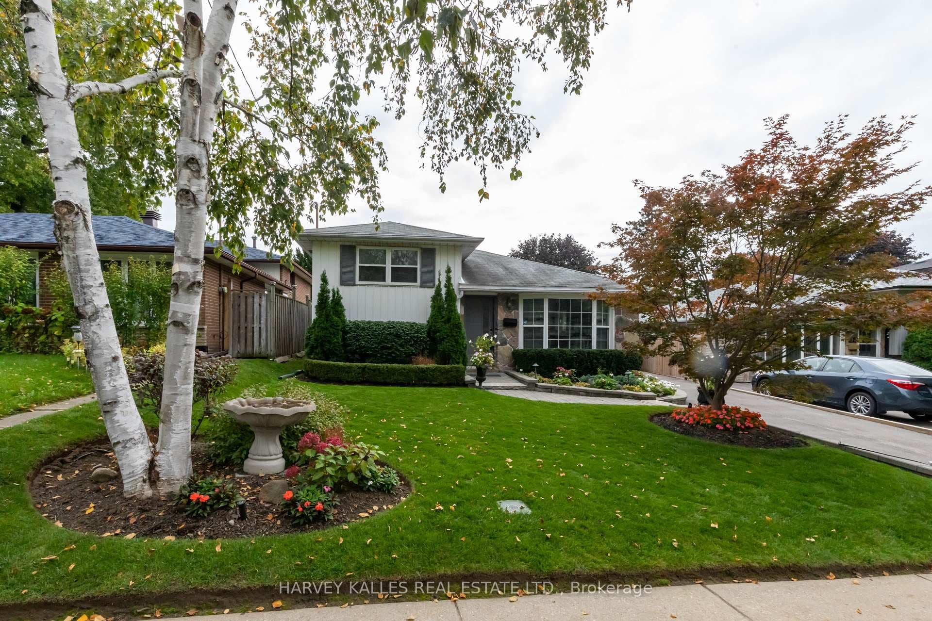 35 Manorglen Crescent, Agincourt / Milliken