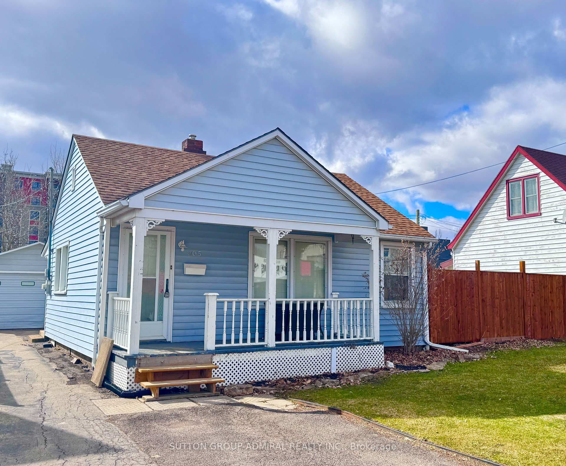 305 Crowland Avenue, Welland, ON L3B 1X5 - Photo 1