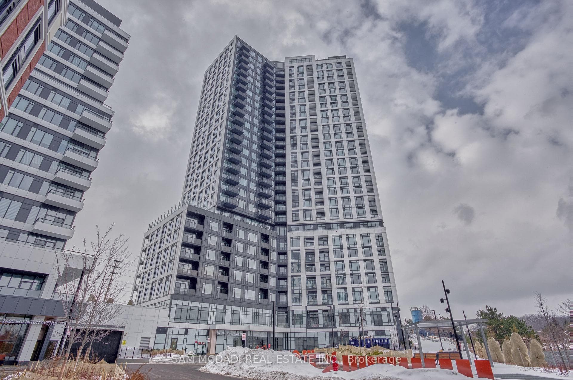 2495 Eglinton Avenue Unit 514, Mississauga, ON L5M 2T2 - Photo 1