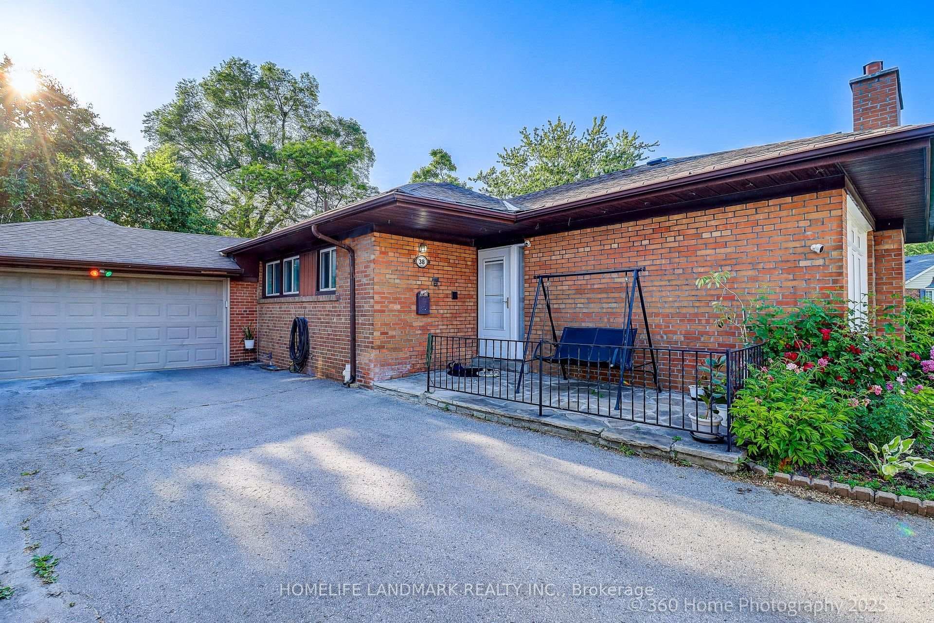 38 Moorecroft Crescent, Dorset Park / Kennedy Park, ON M1K 3V1 - Photo 1