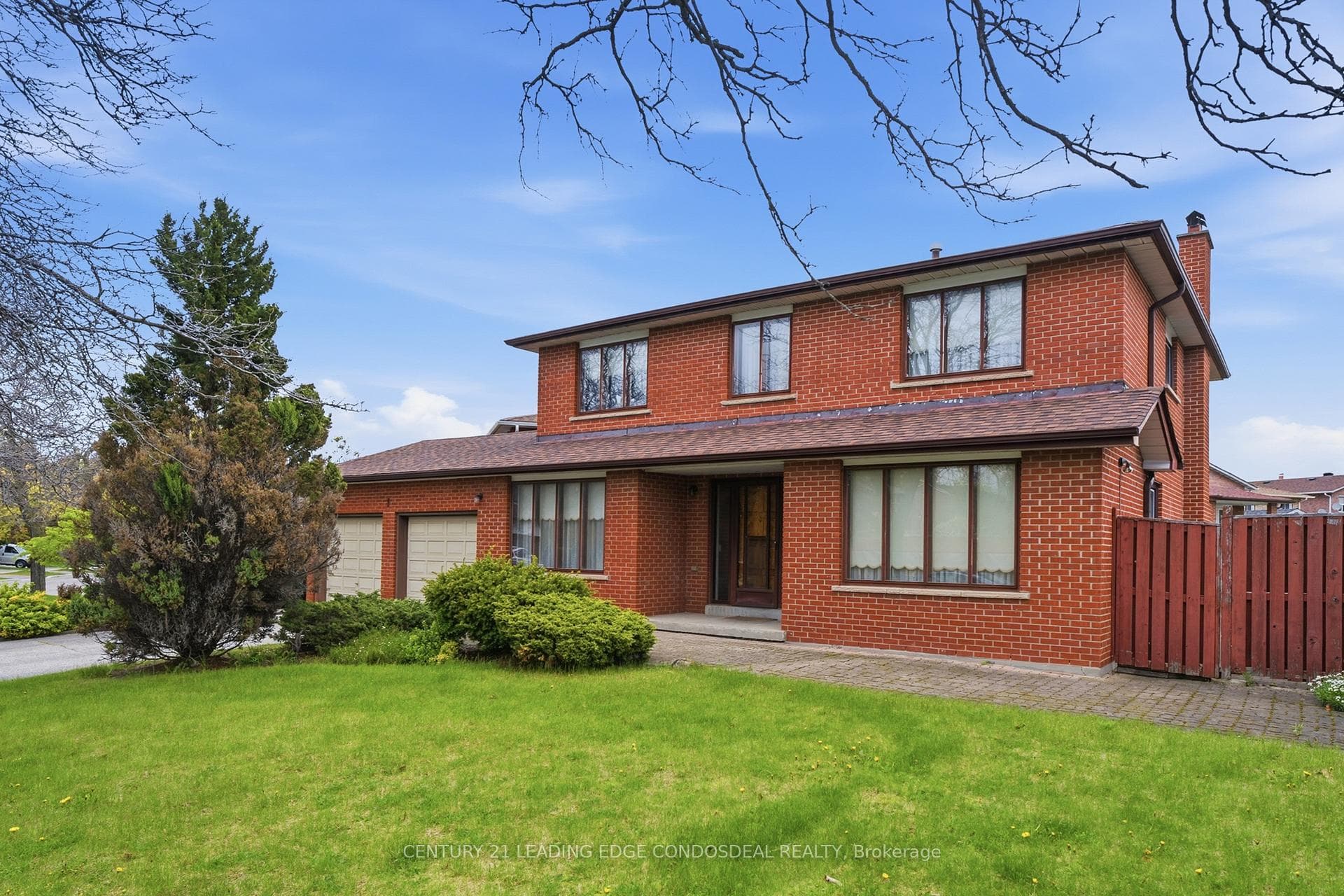 1 Whitley Castle Crescent, Toronto E07