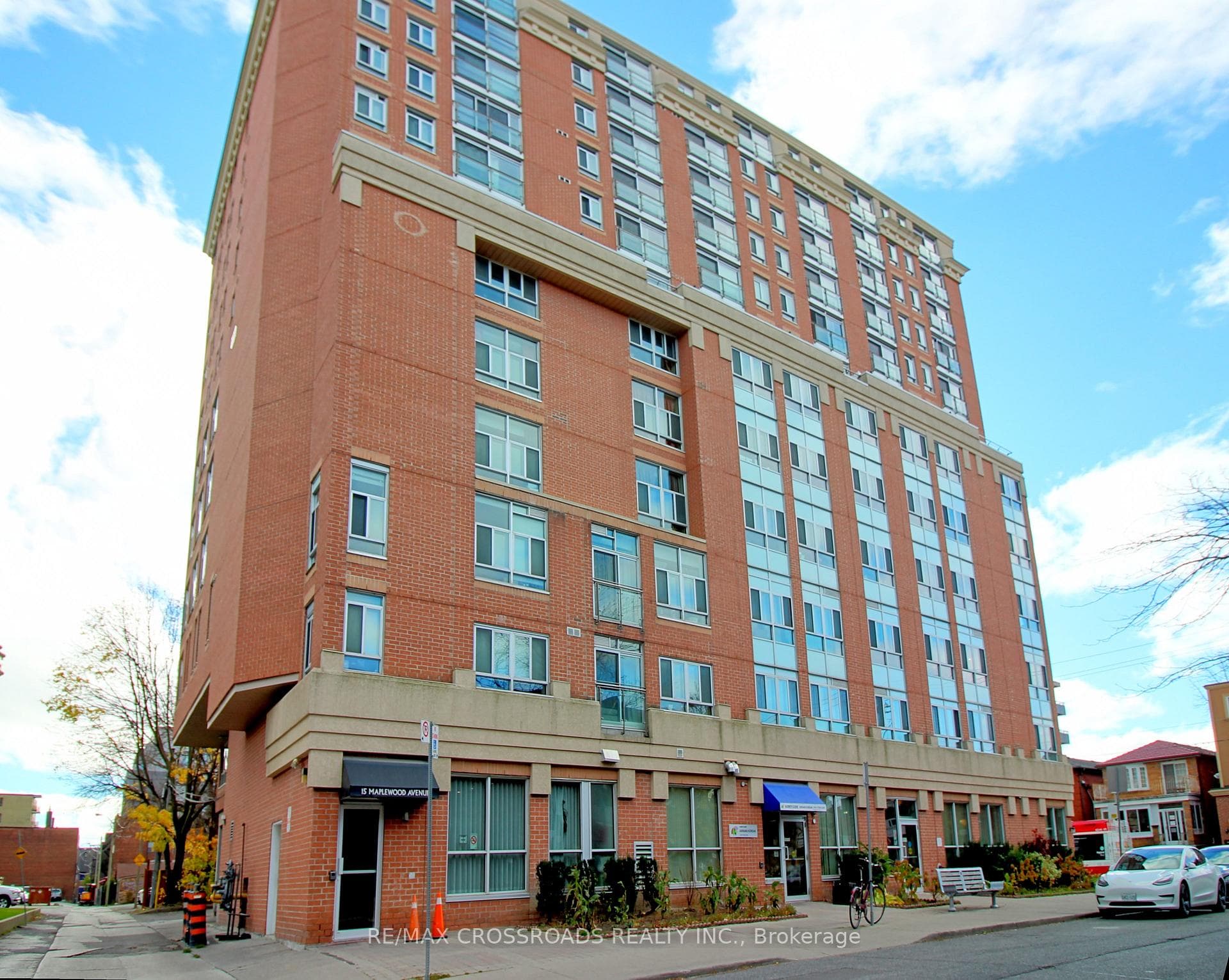15 MAPLEWOOD Avenue Unit 810, Forest Hill / Deer Park, ON M6C 4B4 - Photo 1