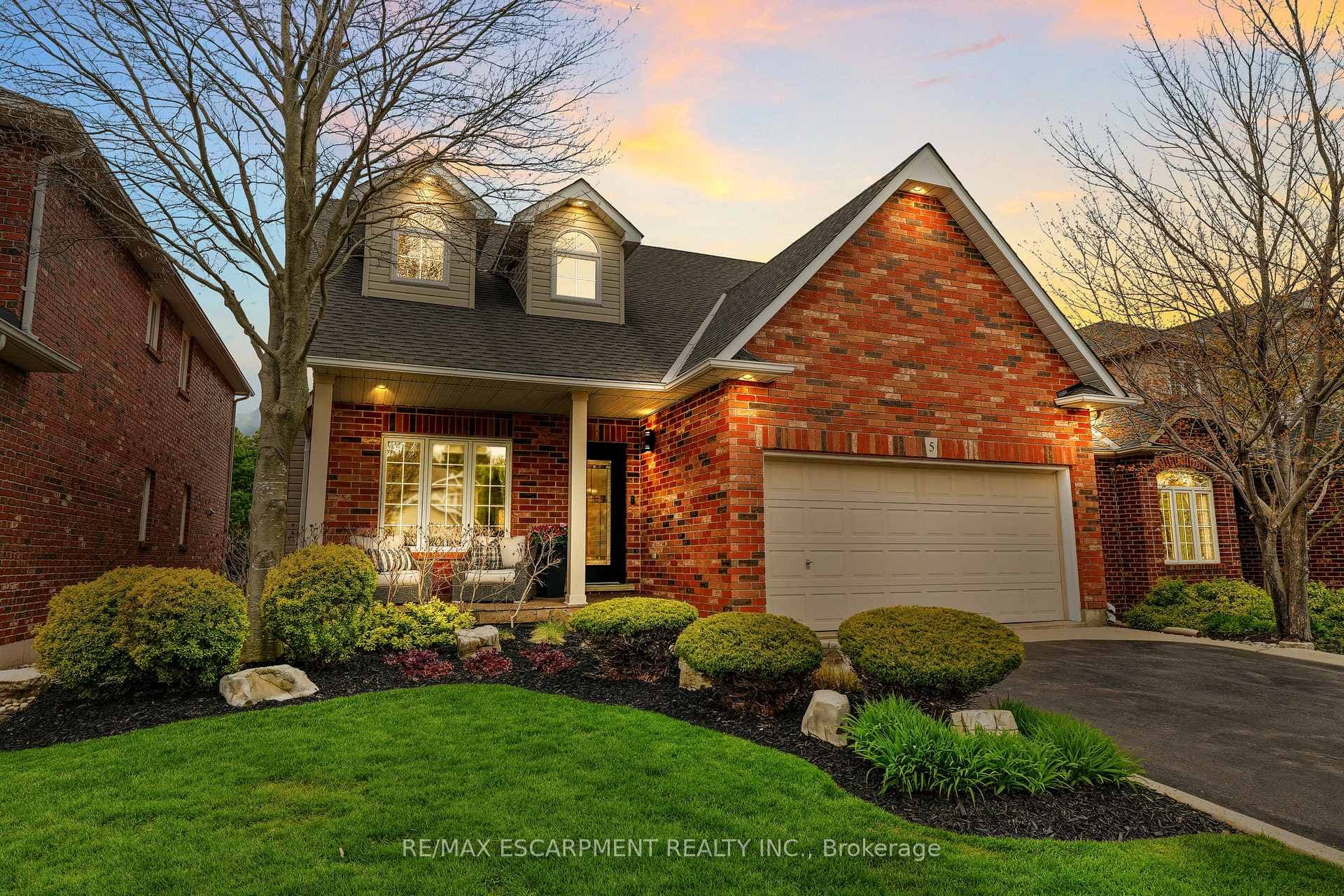 5 VOLTERRA Court, Hamilton, ON L8B 0K7 - Photo 1
