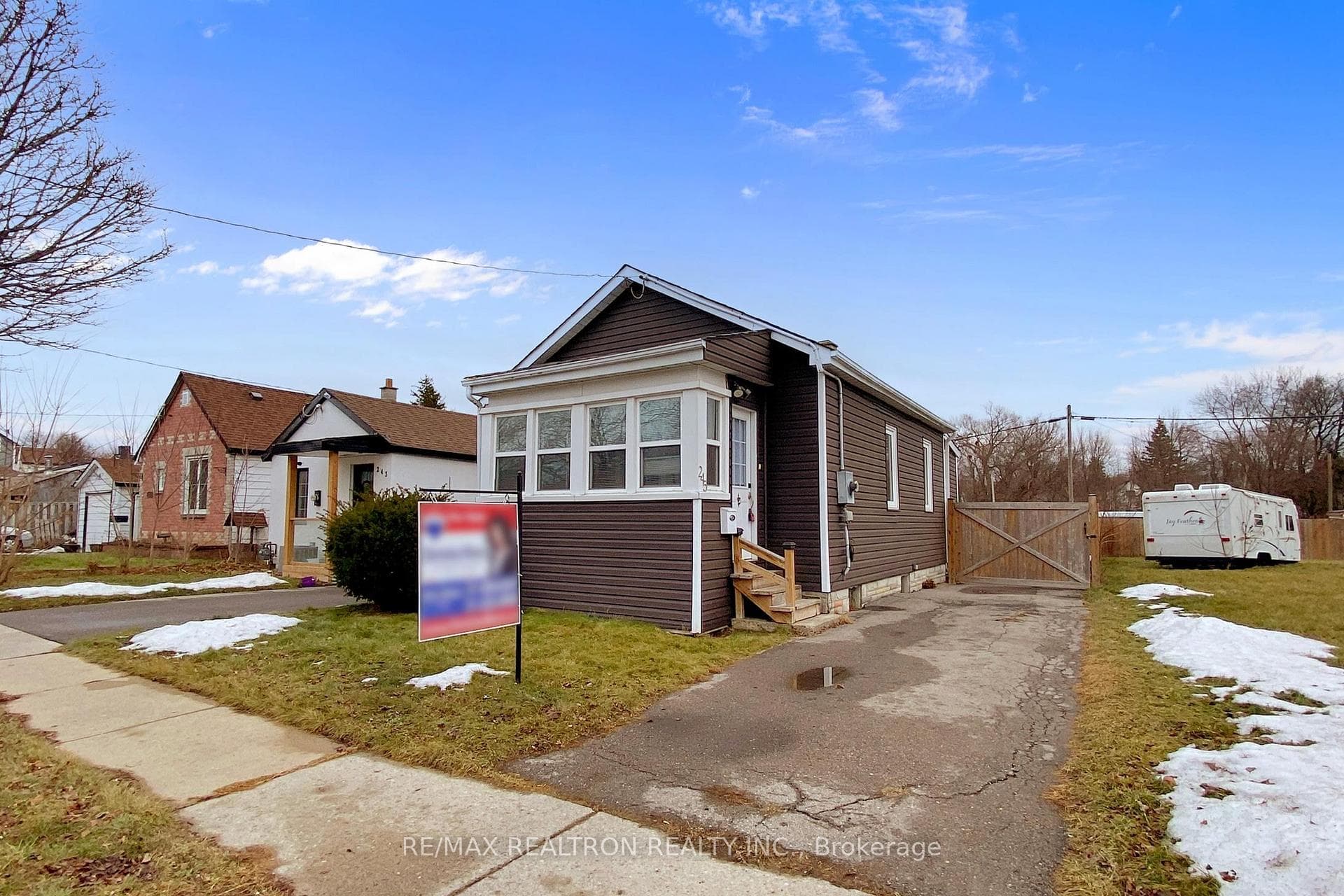 245 Quebec Street, Oshawa, ON L1J 1Y3 - Photo 1