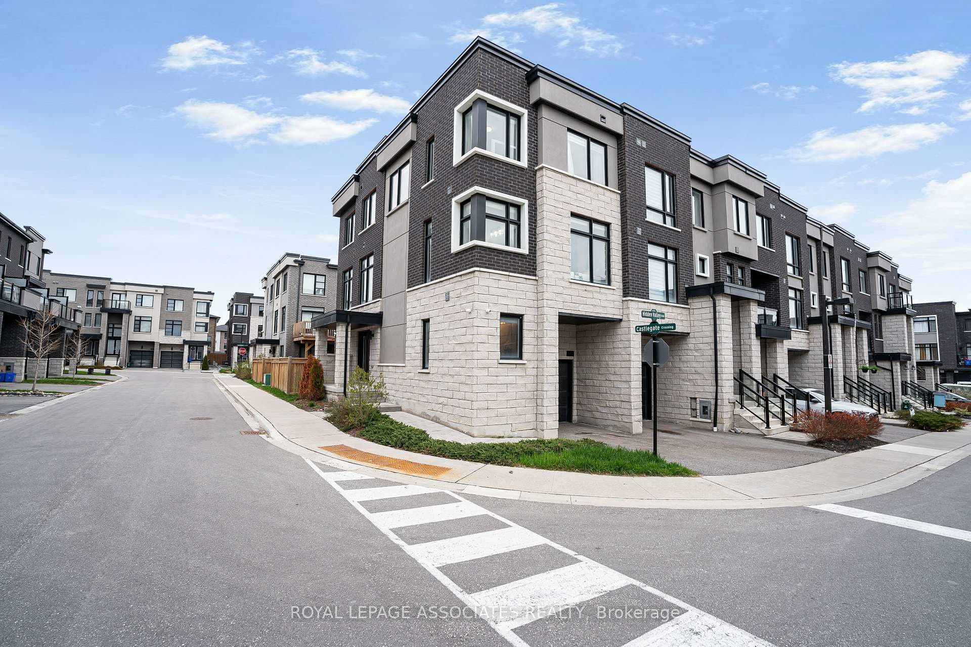 1662 Hidden Valley Glen, Pickering, ON L1X 0H7 - Photo 1
