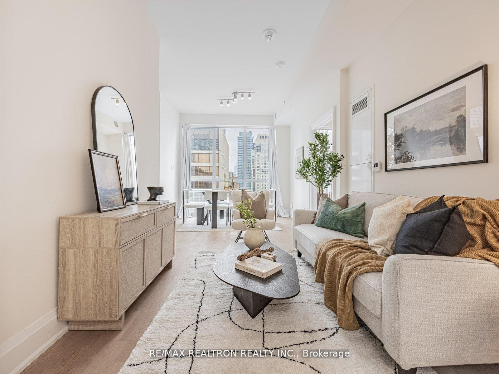 88 Cumberland Street Unit 1801, Annex / Yorkville / Summerhill, ON M5R 1A3 - Photo 1