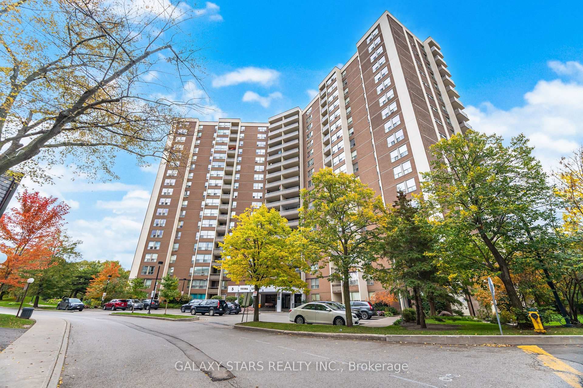 5 Vicora Linkway Way Unit 505, Flemingdon Park / Don Mills, ON M3C 1A4 - Photo 1