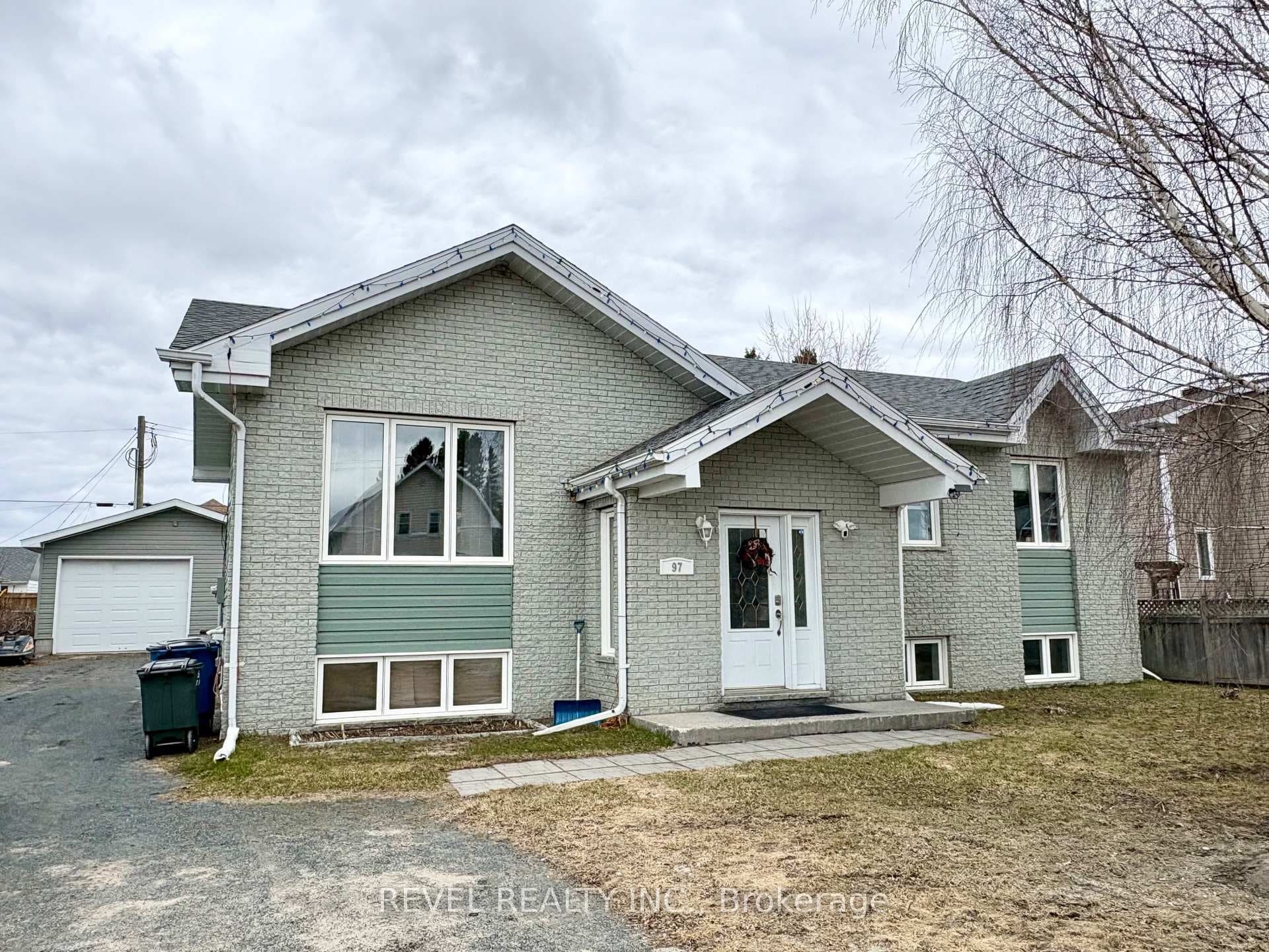97 Fourteenth Avenue, Cochrane