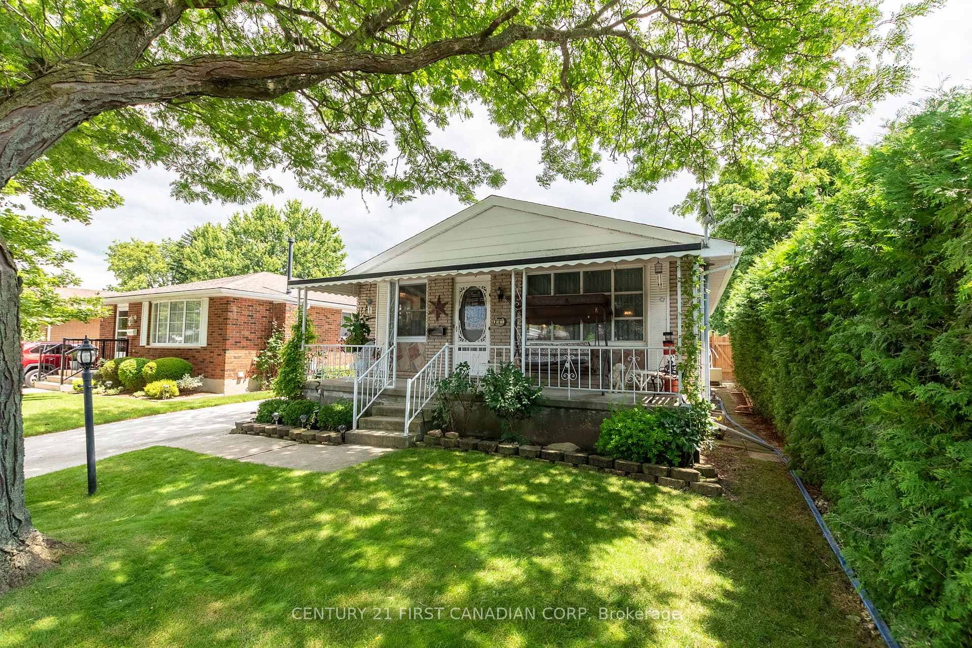 4 Taylor Crescent, St. Thomas
