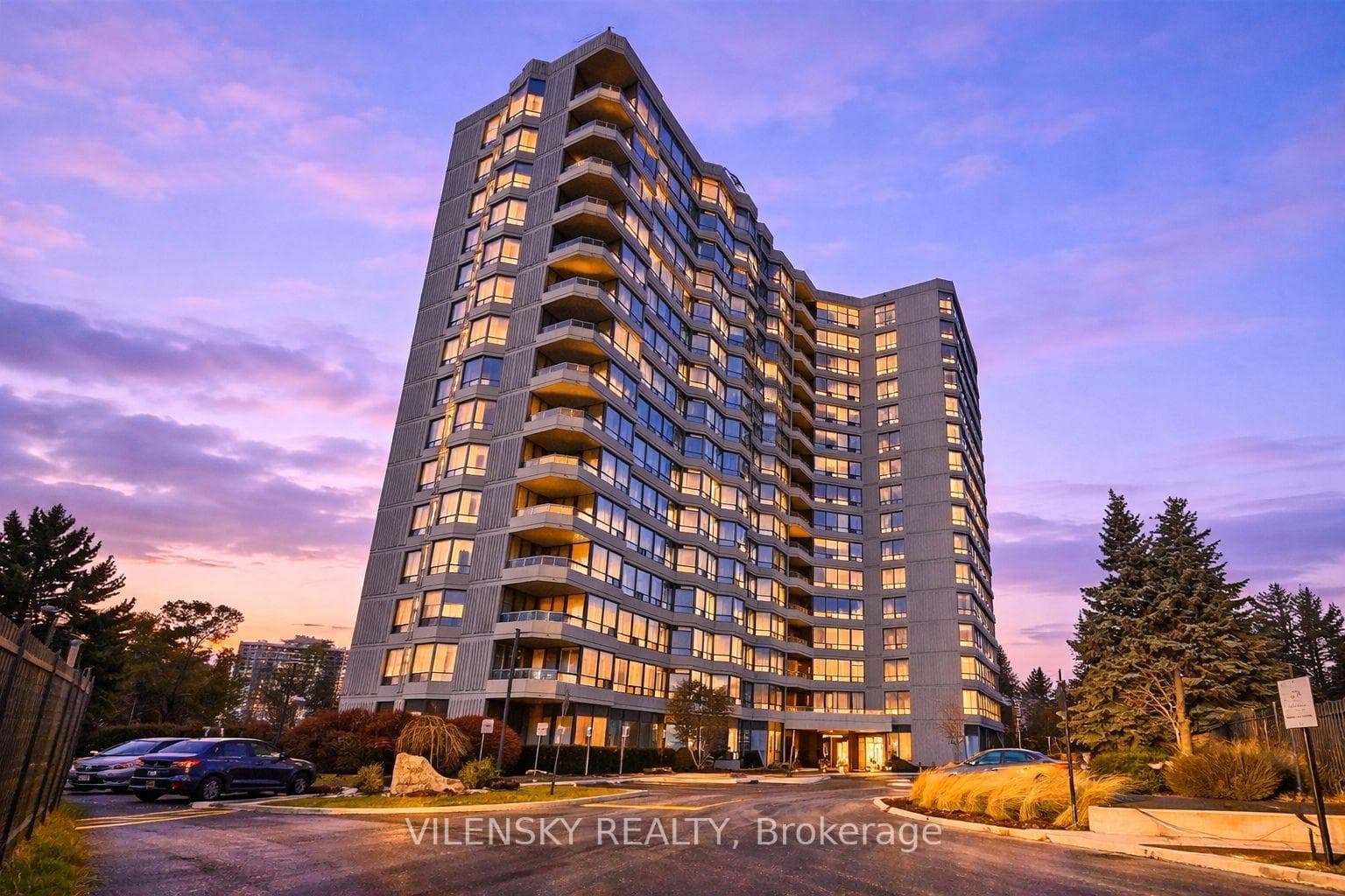 7460 Bathurst Street Unit 214, Vaughan, ON L4J 7K9 - Photo 1