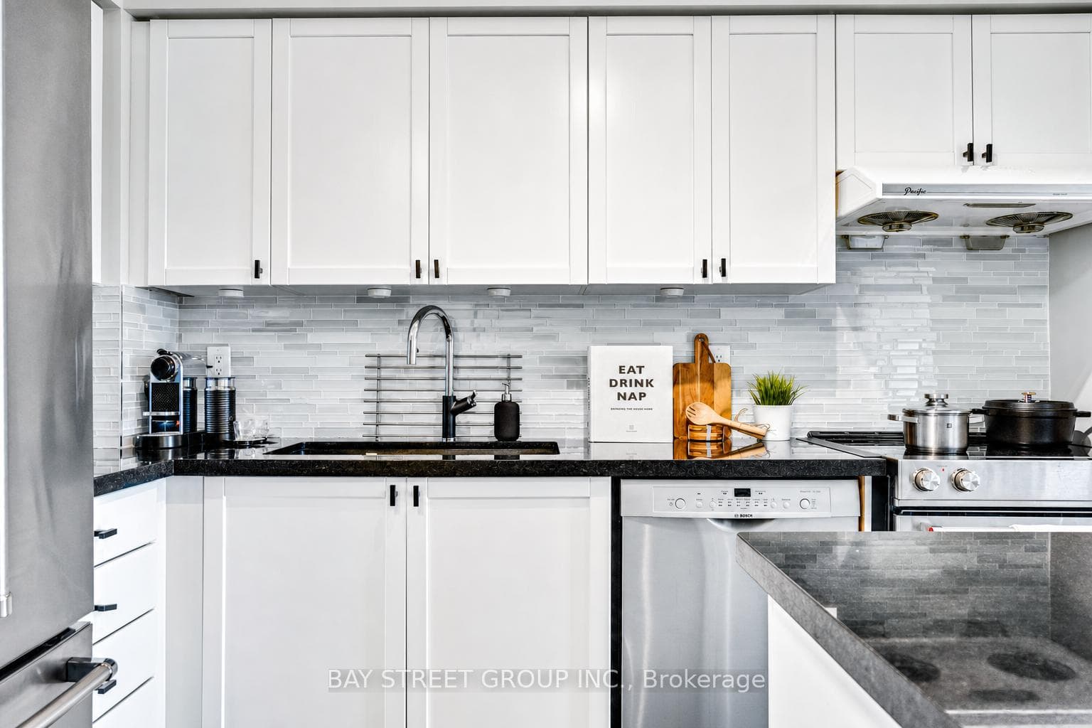 55 Strathaven Drive Unit 1706, Mississauga, ON L5R 4G9 - Photo 1