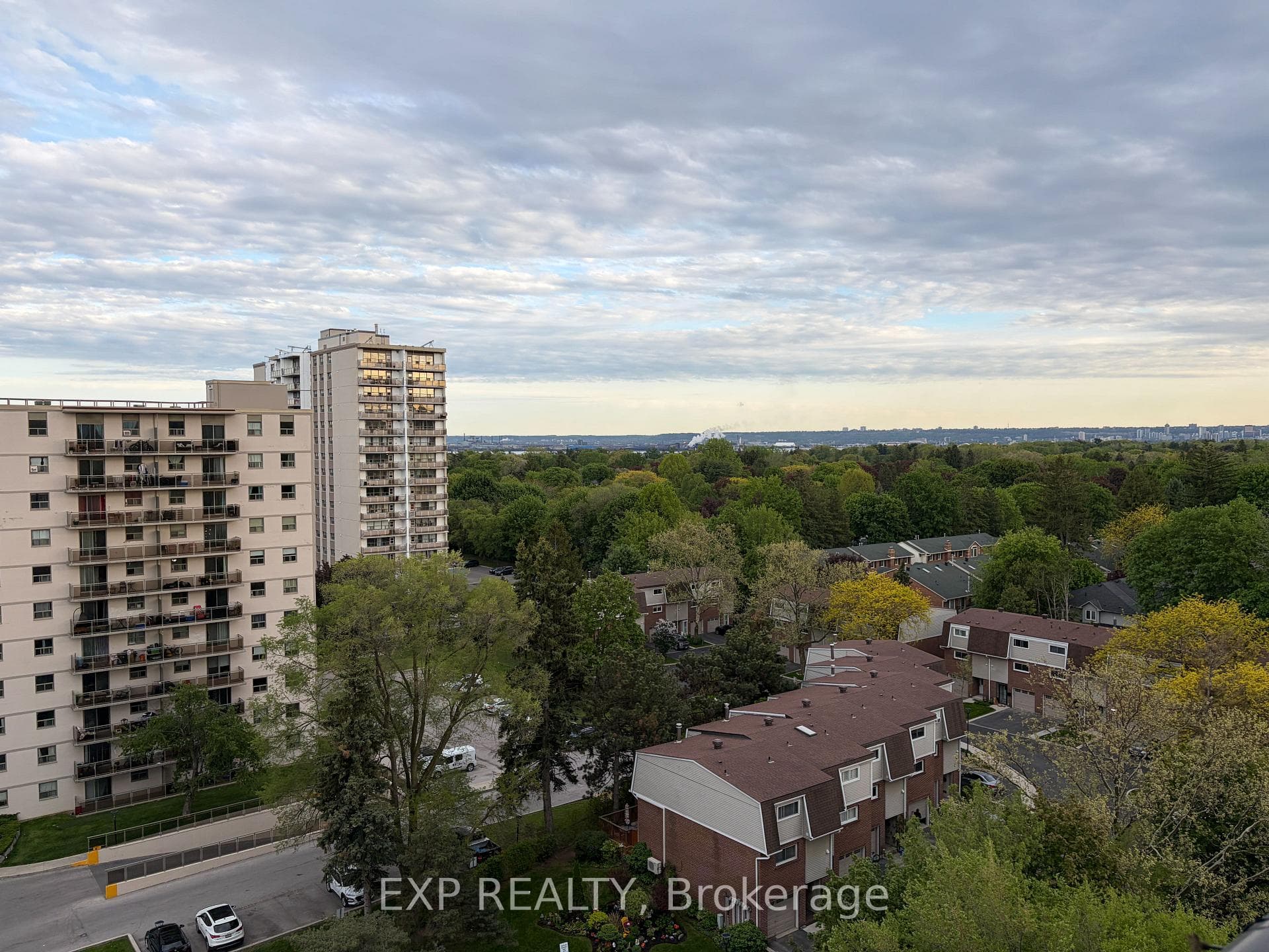 975 Warwick Court Unit 1005, Burlington