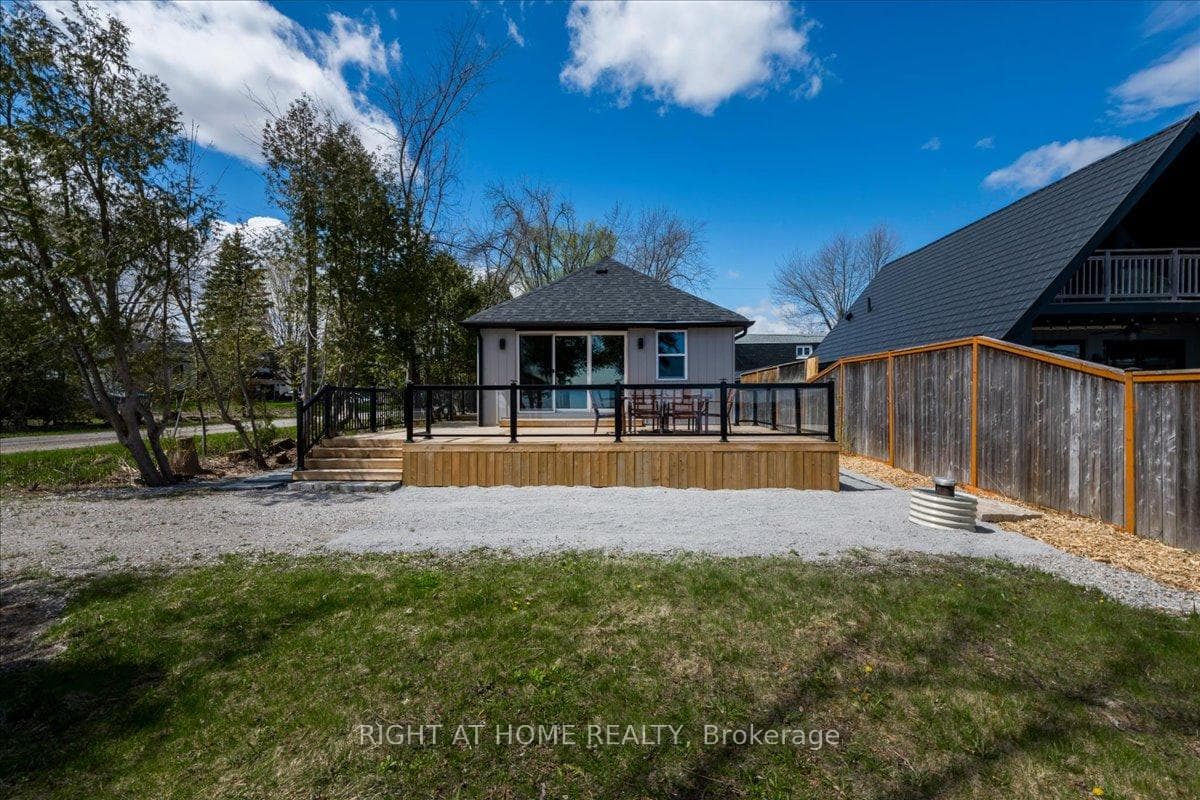 241 Rockaway Beach Place, Innisfil, ON L0L 1K0 - Photo 1