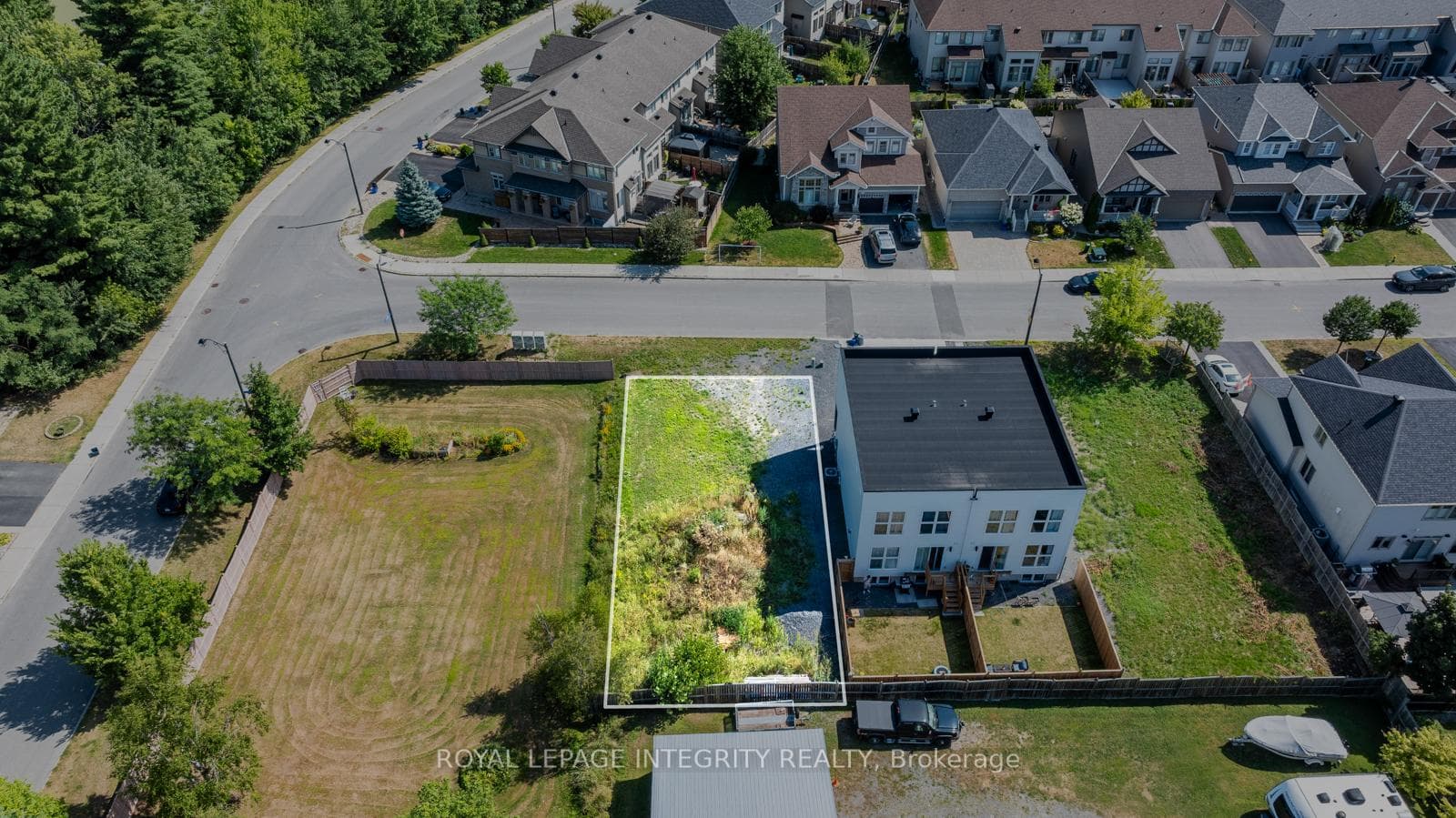 877A CONTOUR Street, Orleans - Convent Glen and Area, ON K1W 1G2 - Photo 1