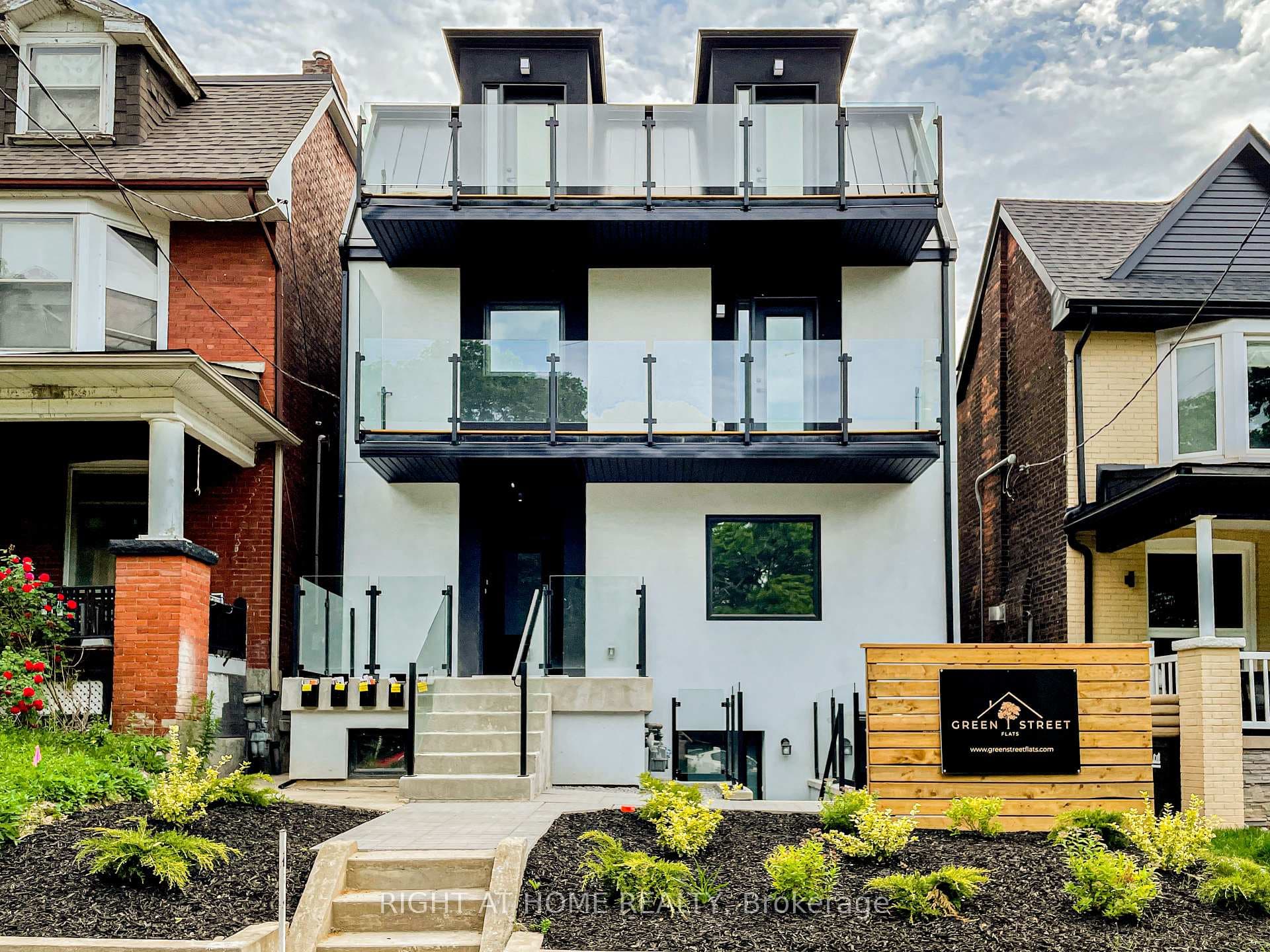 435 Grace Street Unit 1, Annex / Yorkville / Summerhill, ON M6G 3A8 - Photo 1