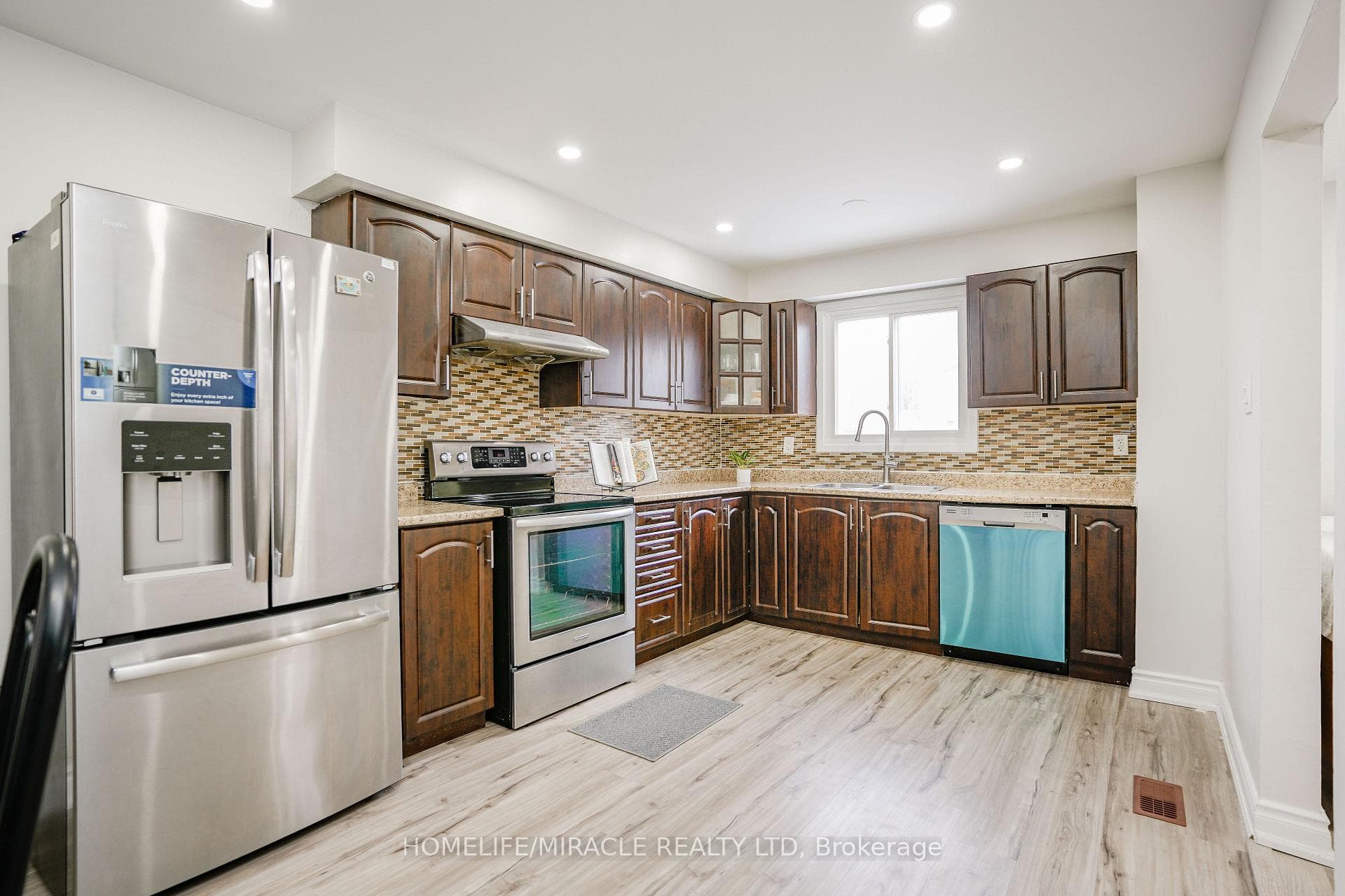 15 Heatherside Court, Brampton, ON L6S 1N9 - Photo 1
