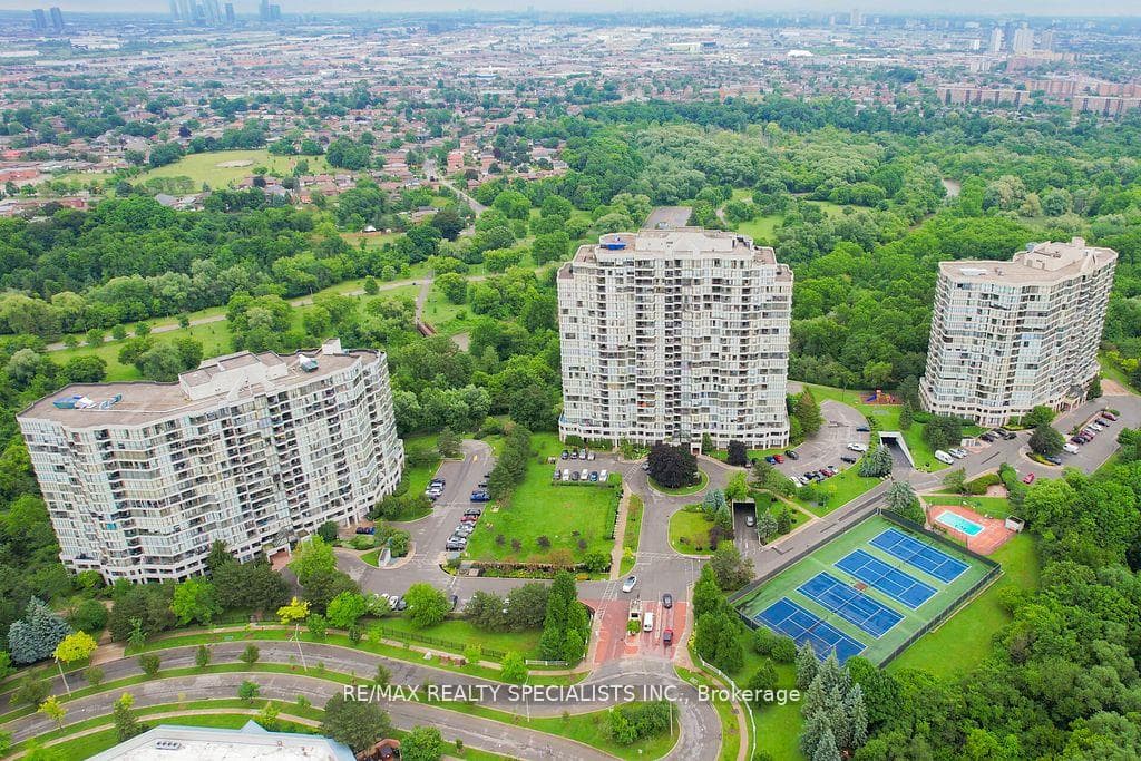 5 Rowntree Road Unit 805, Etobicoke (West Mall / Rexdale), ON M9V 5G9 - Photo 1