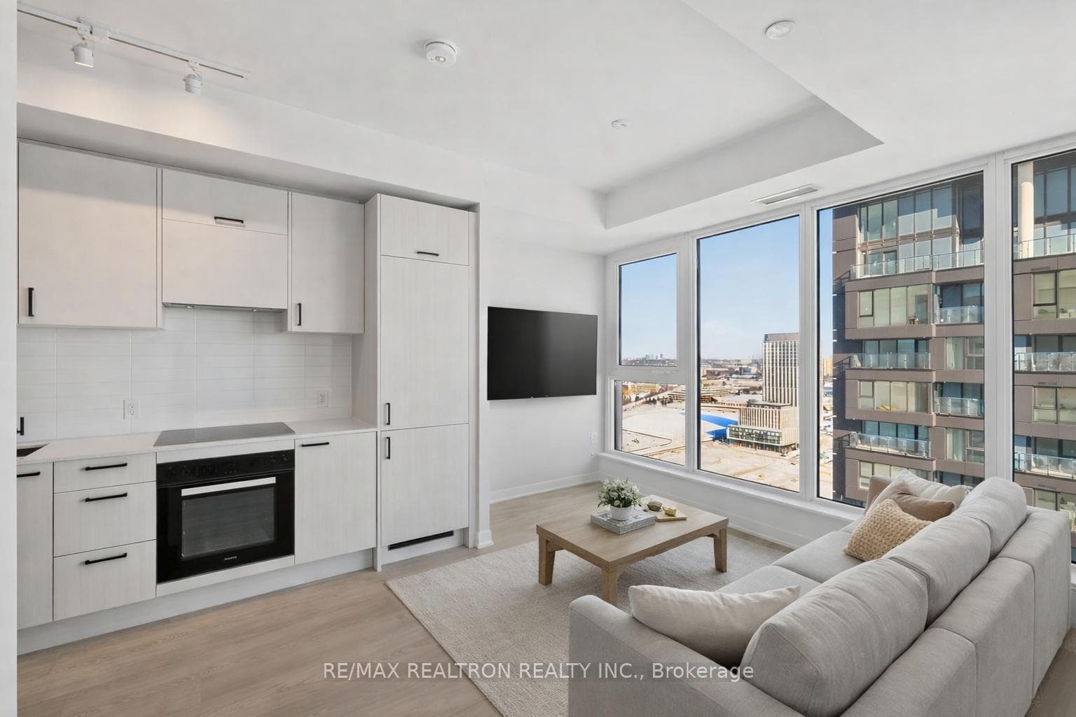 1 Quarrington Lane Unit 2512, Don Mills / Parkwoods / Victoria Village, ON M3C 0S4 - Photo 1