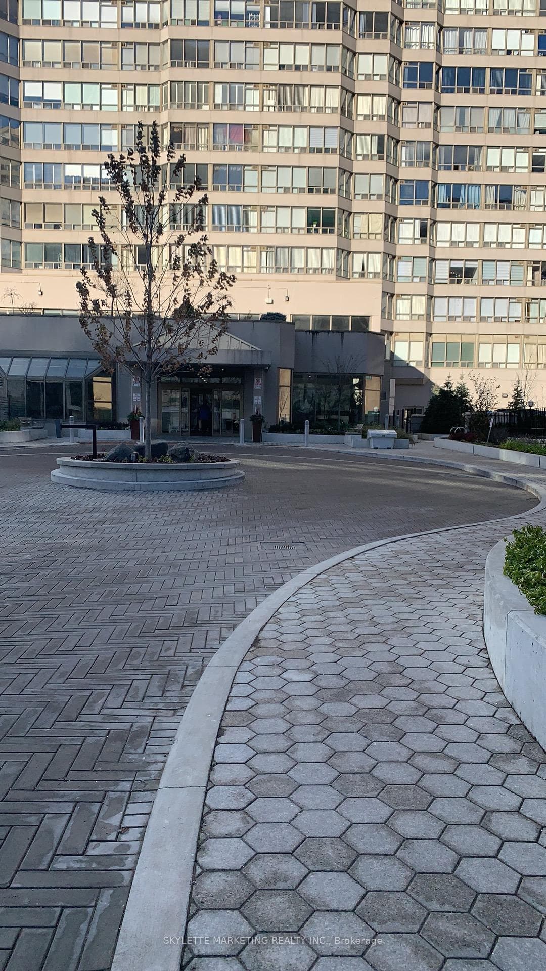 30 Greenfield Avenue Unit 1708, Willowdale / Newtonbrook, ON M2N 6N3 - Photo 1