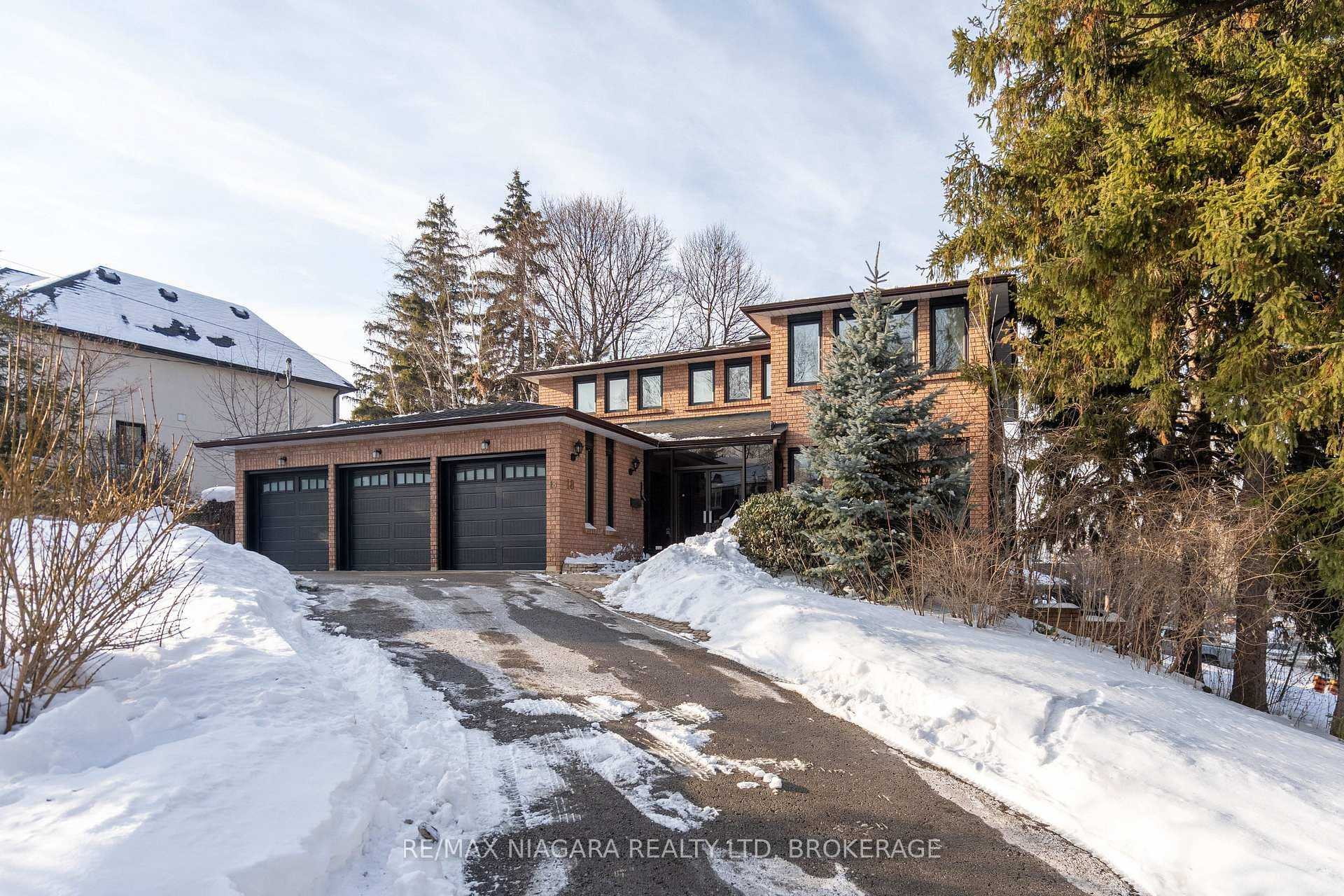 18 Mountbatten Road, Etobicoke (Kingsview Village / Humber Heights), ON M9P 1Z2 - Photo 1