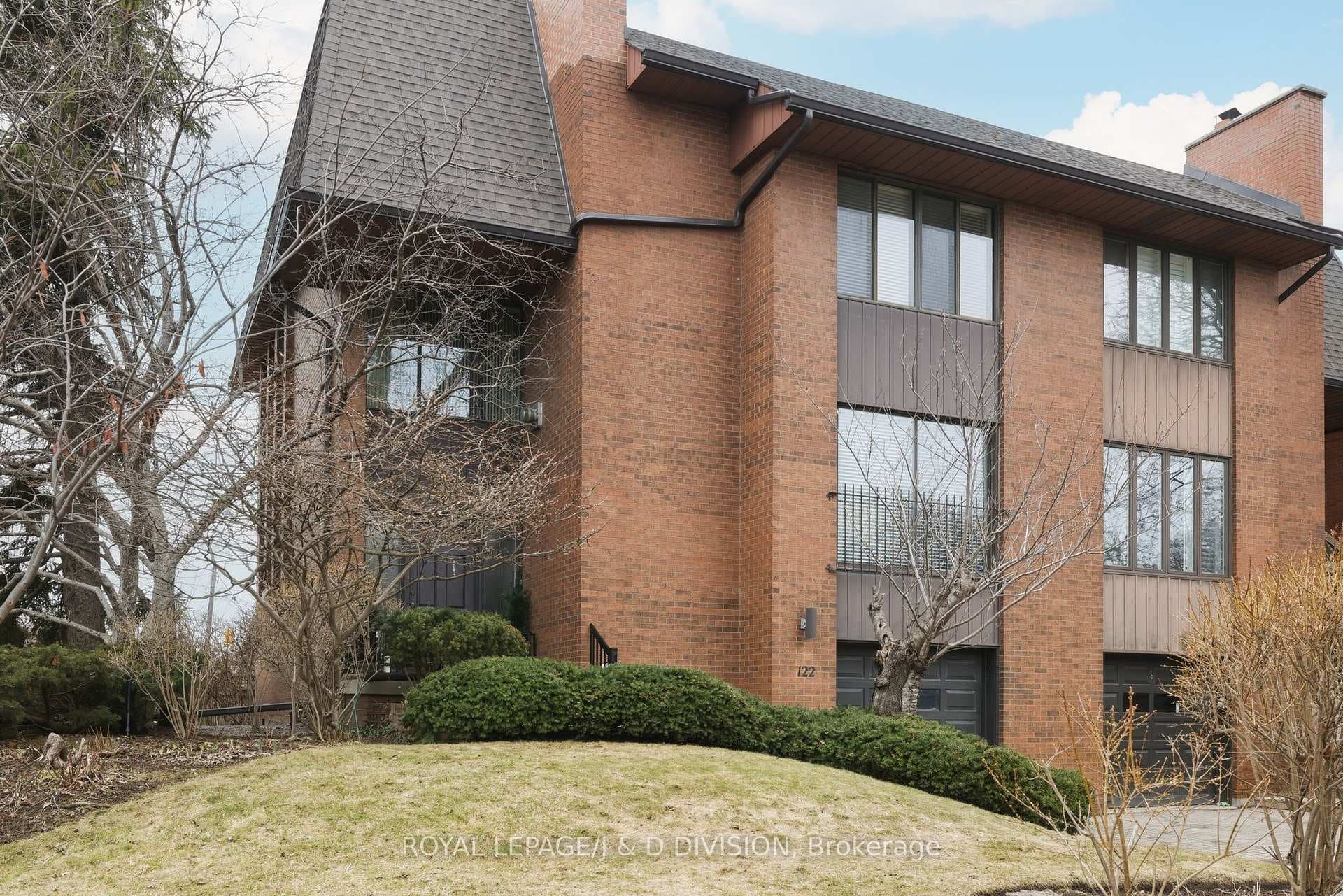 122 Cortleigh Blvd.