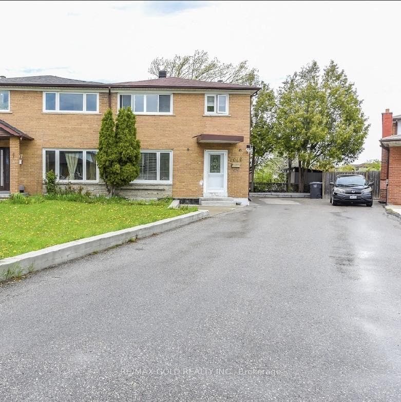 7595 Wrenwood Crescent, Mississauga, ON L4T 2V8 - Photo 1