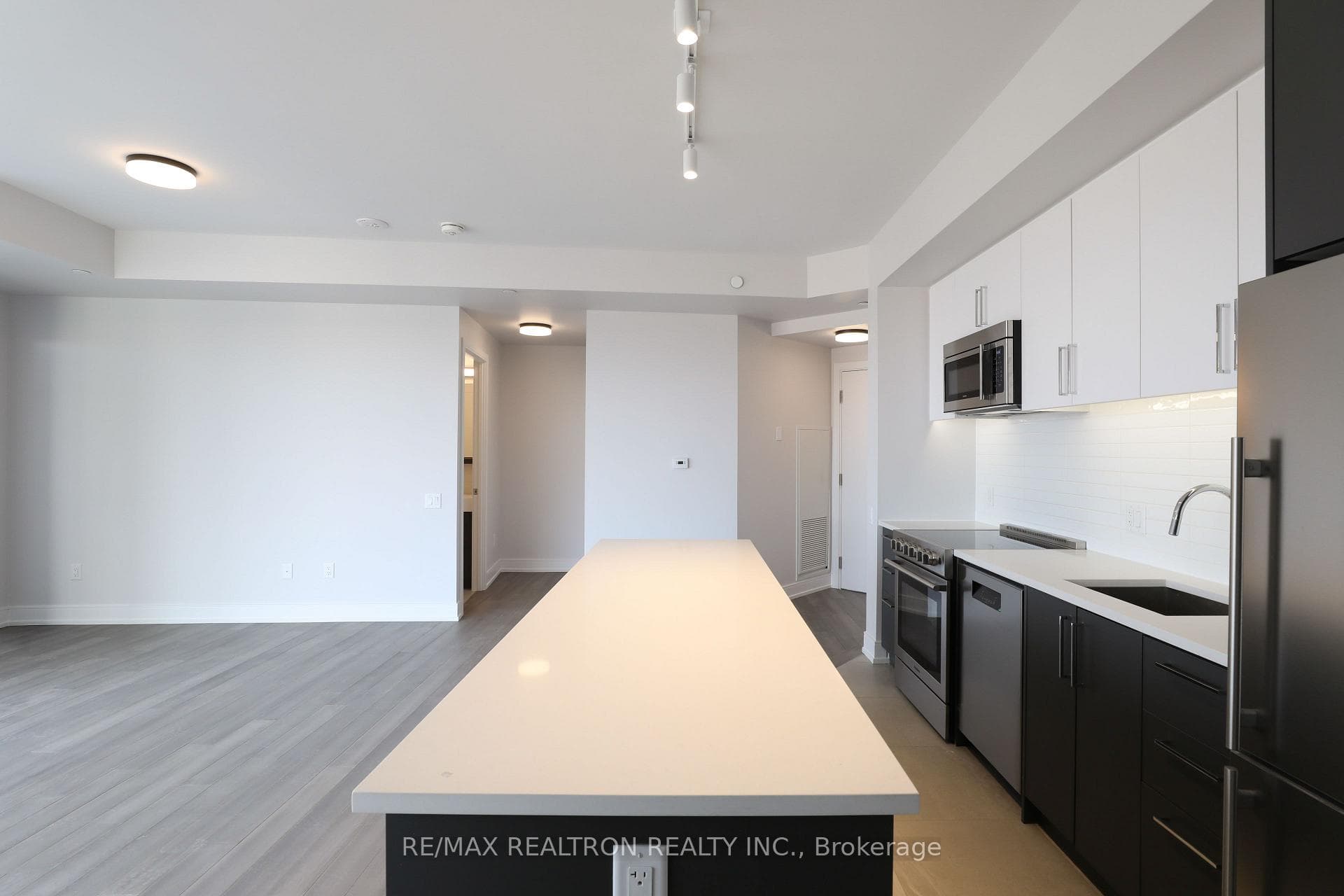 2525 Bathurst Street Unit 1009, Lawrence Park / Bedford Park, ON M6B 2Y9 - Photo 1