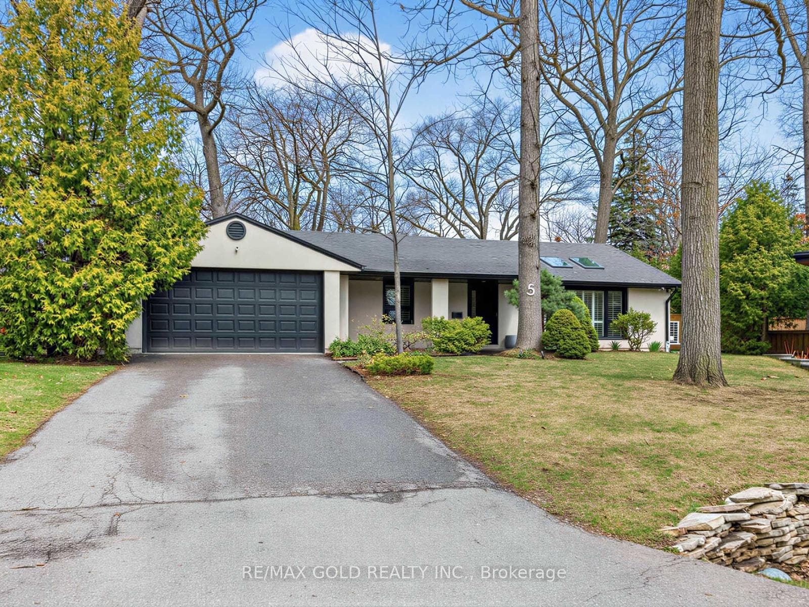 5 Crediton Court, Etobicoke (Islington / Rexdale), ON M9B 3B9 - Photo 1