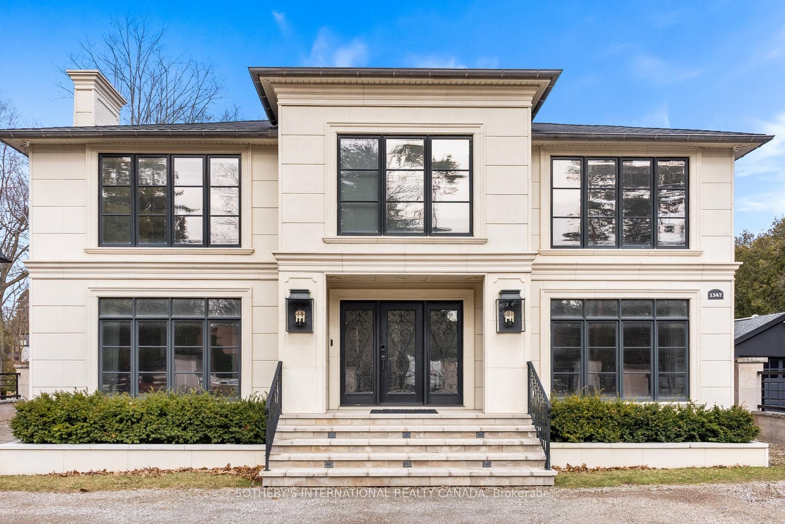 1347 Queen Victoria Avenue, Mississauga, ON L5N 3N2 - Photo 1