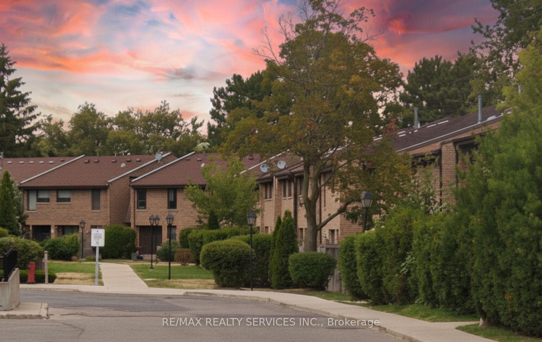 2605 Woodchester Drive Unit 50, Mississauga, ON L5K 2E3 - Photo 1