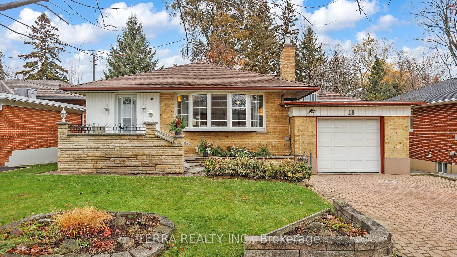 18 Hill Garden Road, Etobicoke (Kingsview Village / Humber Heights), ON M9P 1X9 - Photo 1