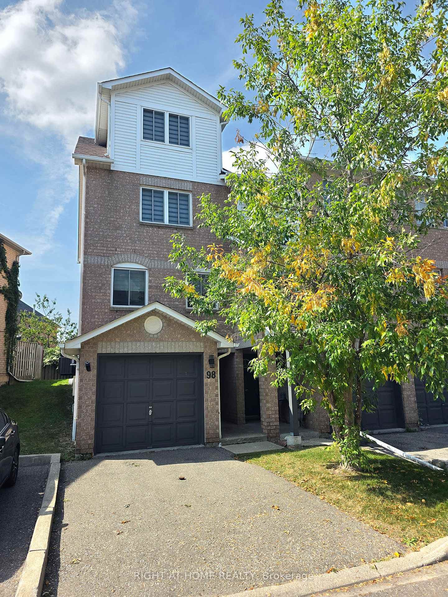 98 Spadina Road, Brampton, ON L6X 4X6 - Photo 1