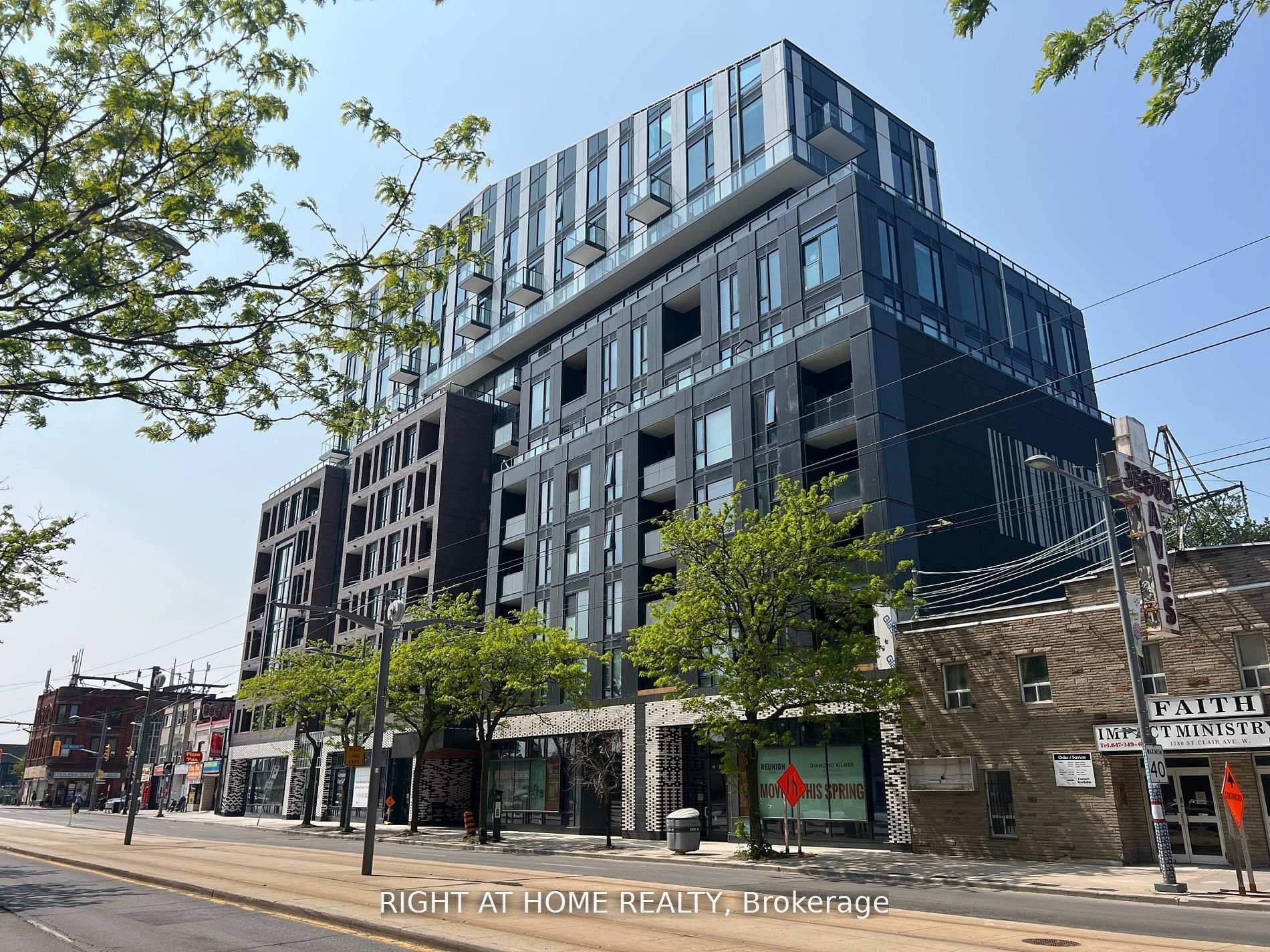 1808 St.Clair Avenue Unit 1004, Keelesdale / Eglinton West