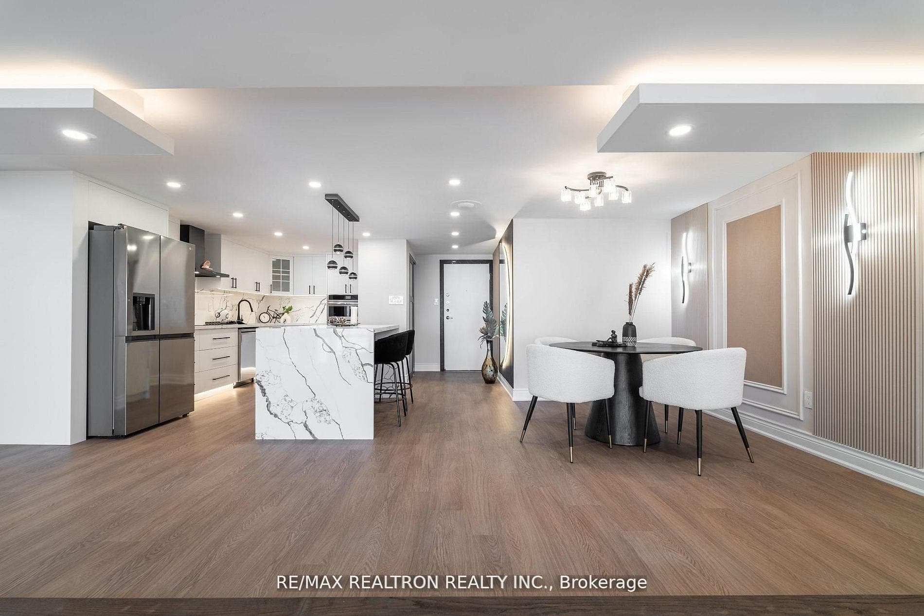 1555 Finch Avenue Unit 3002, Hillcrest Village / Bayview Village, ON M2J 4X9 - Photo 1