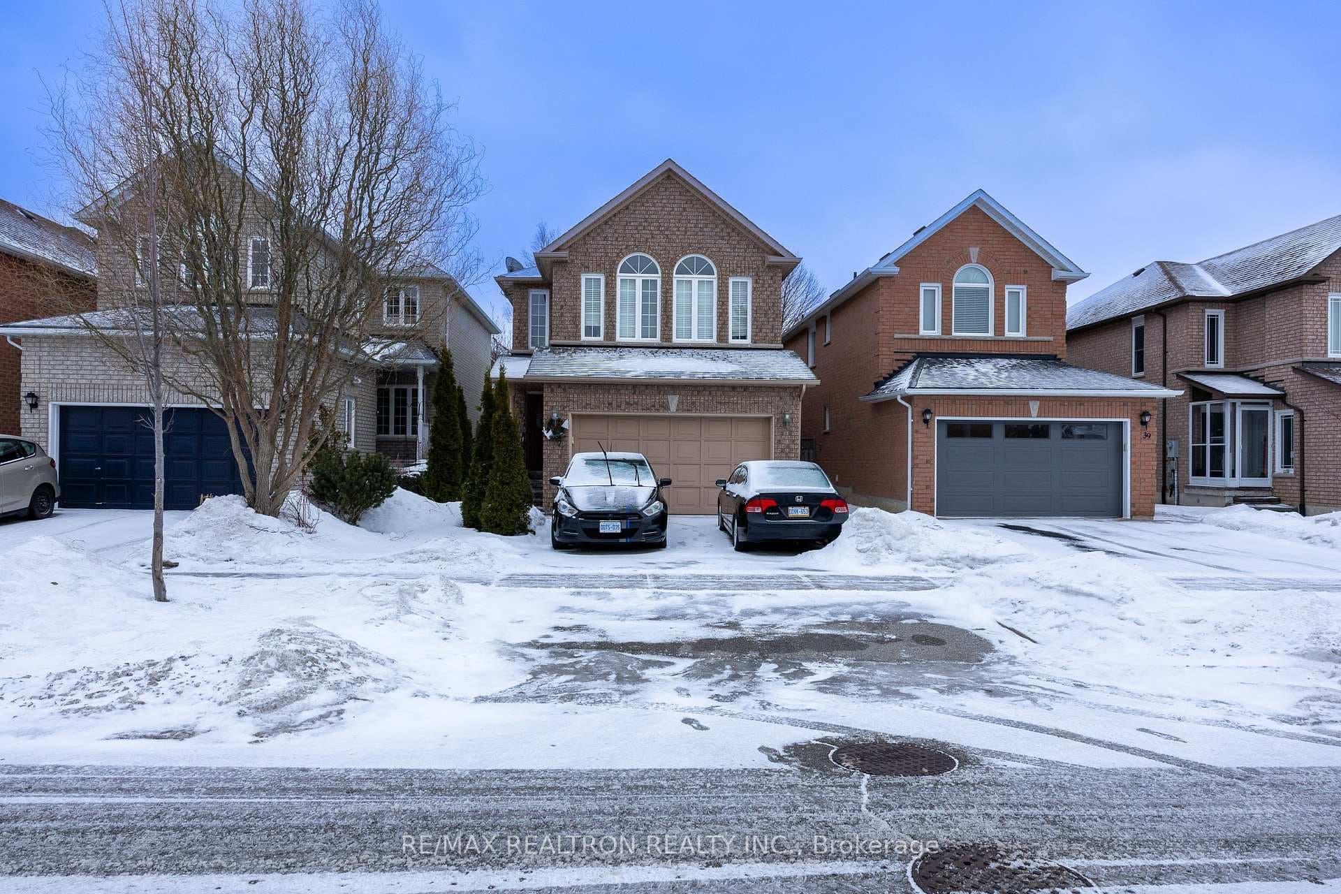 37 Woodhaven Crescent, Richmond Hill, ON L4E 3T1 - Photo 1