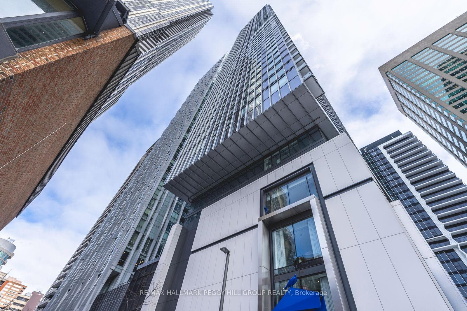 8 Cumberland Street Unit 2801, Annex / Yorkville / Summerhill, ON M4W 0B6 - Photo 1