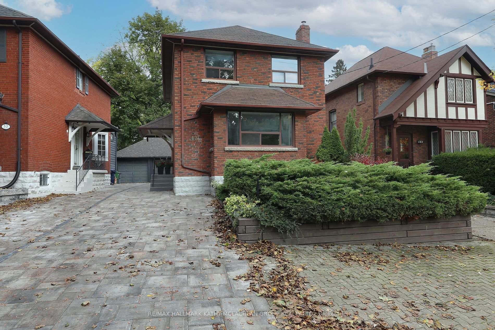 12 Cameron Crescent, Flemingdon Park / Don Mills, ON M4G 1Z8 - Photo 1