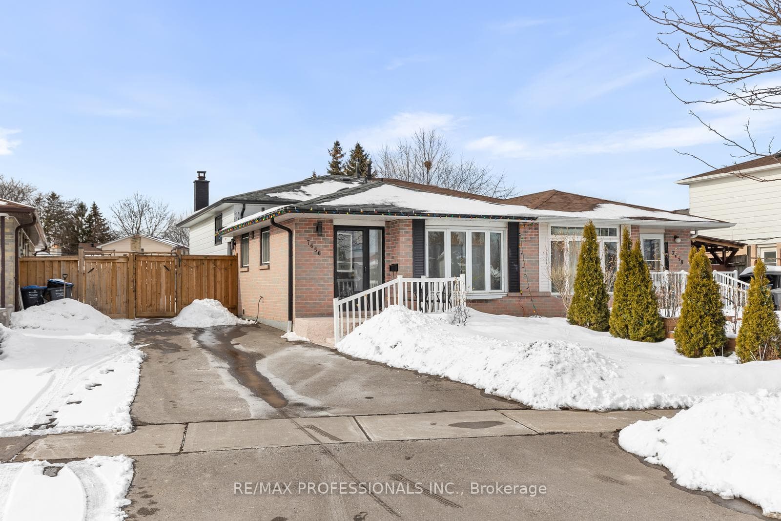 7656 Priory Crescent, Mississauga, ON L4T 3H5 - Photo 1