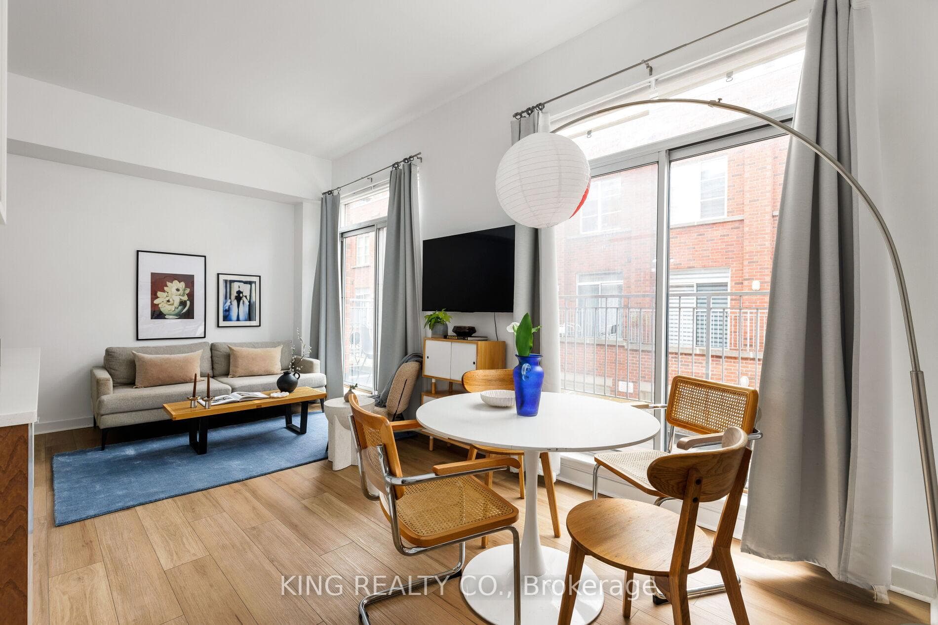 27 Dekoven Mews Unit 2, Toronto W02